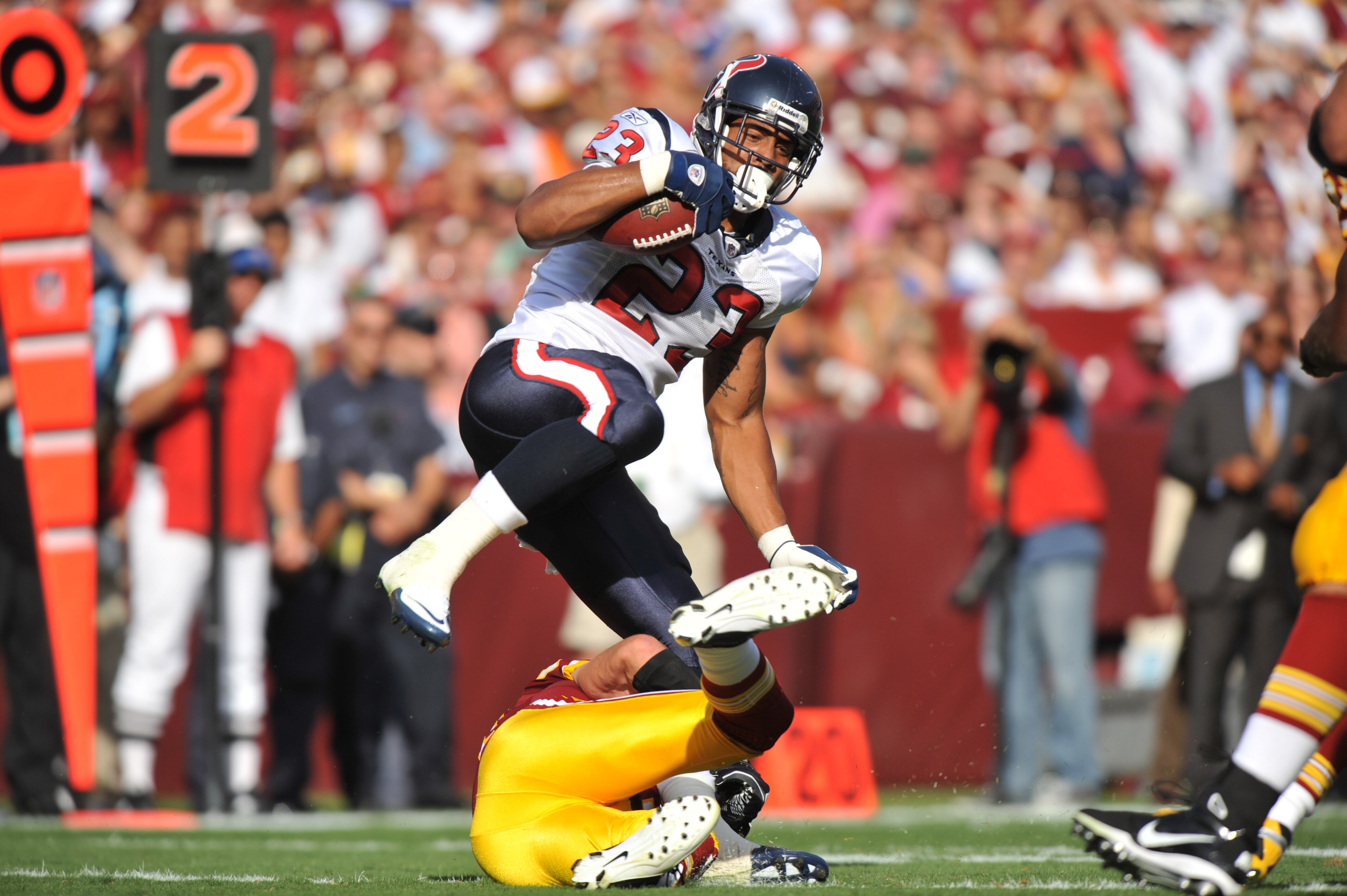 LANDOVER, MD - SEPTEMBER 19:  Arian Foster #23 of the Houston Texans runs the ball against the Washington Redskins at FedExField on September 19, 2010 in Landover, Maryland. The Redskins lead Texans 20-7 at the half. (Photo by Larry French/Getty Images)