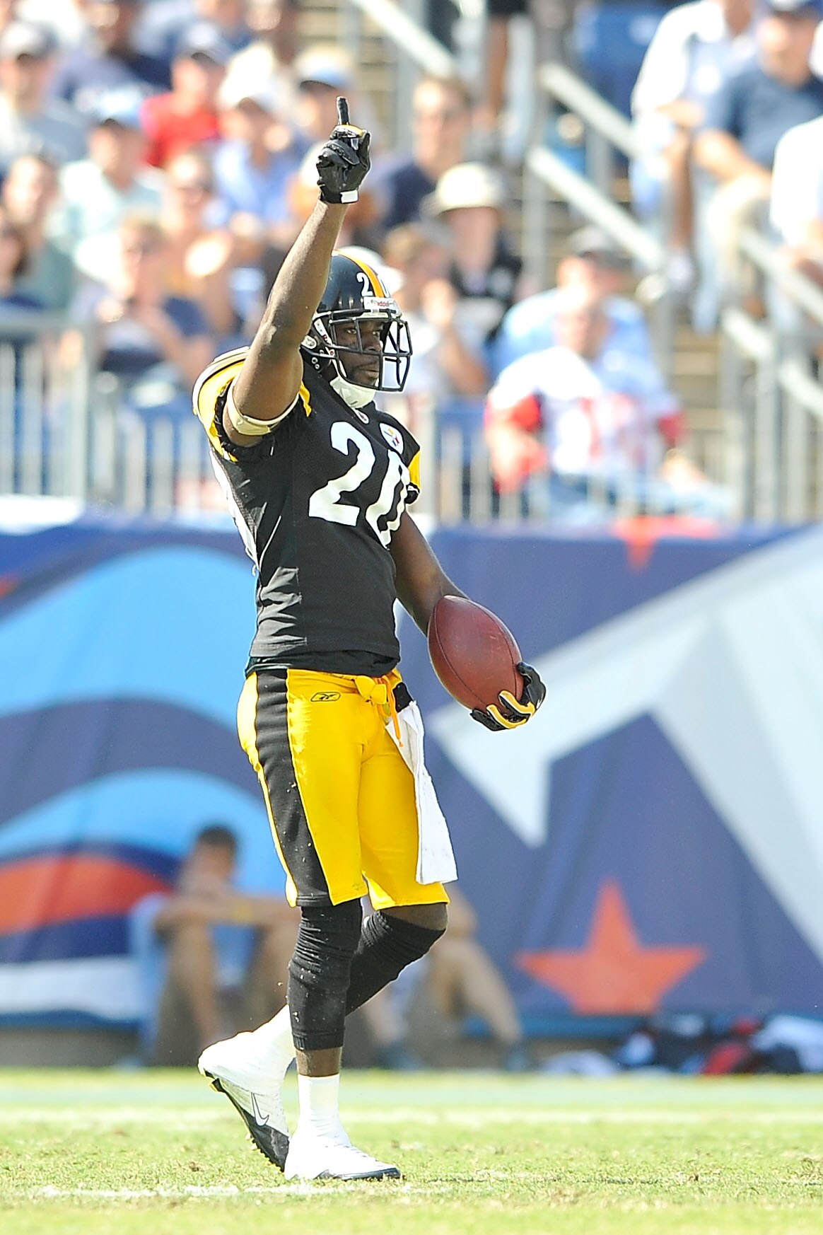 NASHVILLE, TN - SEPTEMBER 19:  Bryant McFadden  #20 of the Pittsburgh Steelers reacts after intercepting a pass against the Tennessee Titans at LP Field on September 19, 2010 in Nashville, Tennessee. The Steelers won 19-11.  (Photo by Grant Halverson/Gett