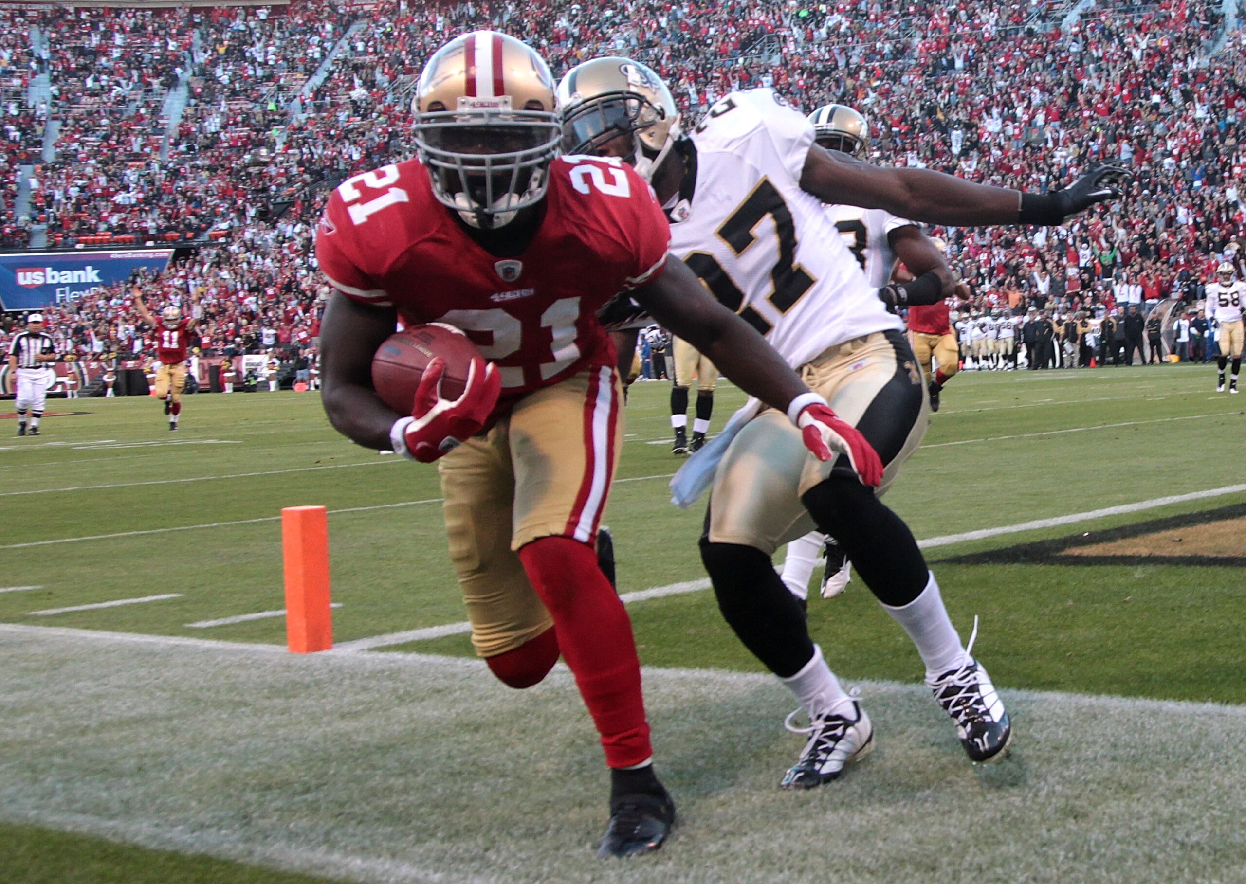 SAN FRANCISCO - SEPTEMBER 20:  Frank Gore #21 of the San Francisco 49ers scores a touchdown against the New Orleans Saints during an NFL game at Candlestick Park on September 20, 2010 in San Francisco, California.  (Photo by Jed Jacobsohn/Getty Images)