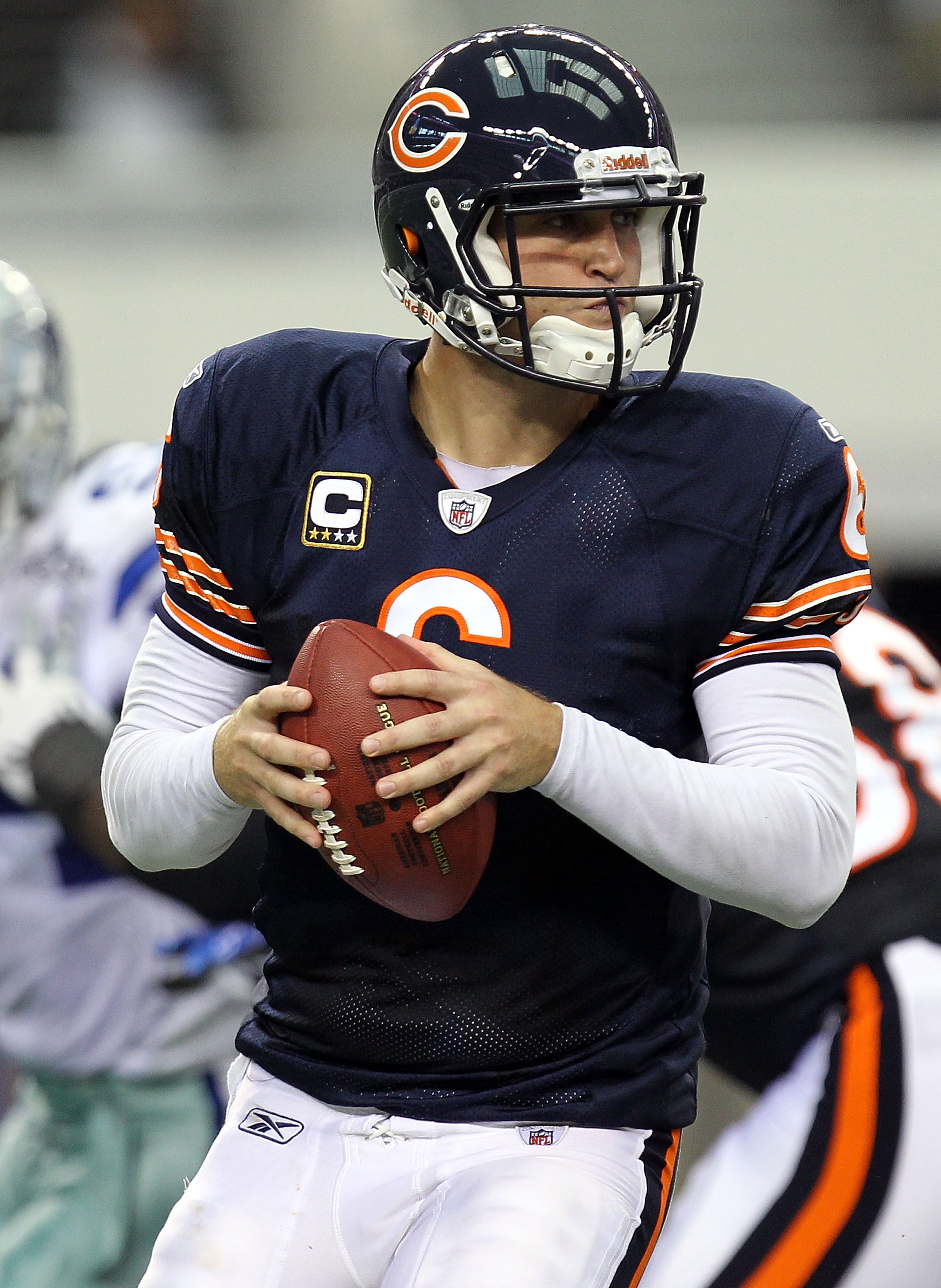 ARLINGTON, TX - SEPTEMBER 19:  Quarterback Jay Cutler #6 of the Chicago Bears looks to pass against the Dallas Cowboys at Cowboys Stadium on September 19, 2010 in Arlington, Texas.  (Photo by Ronald Martinez/Getty Images)