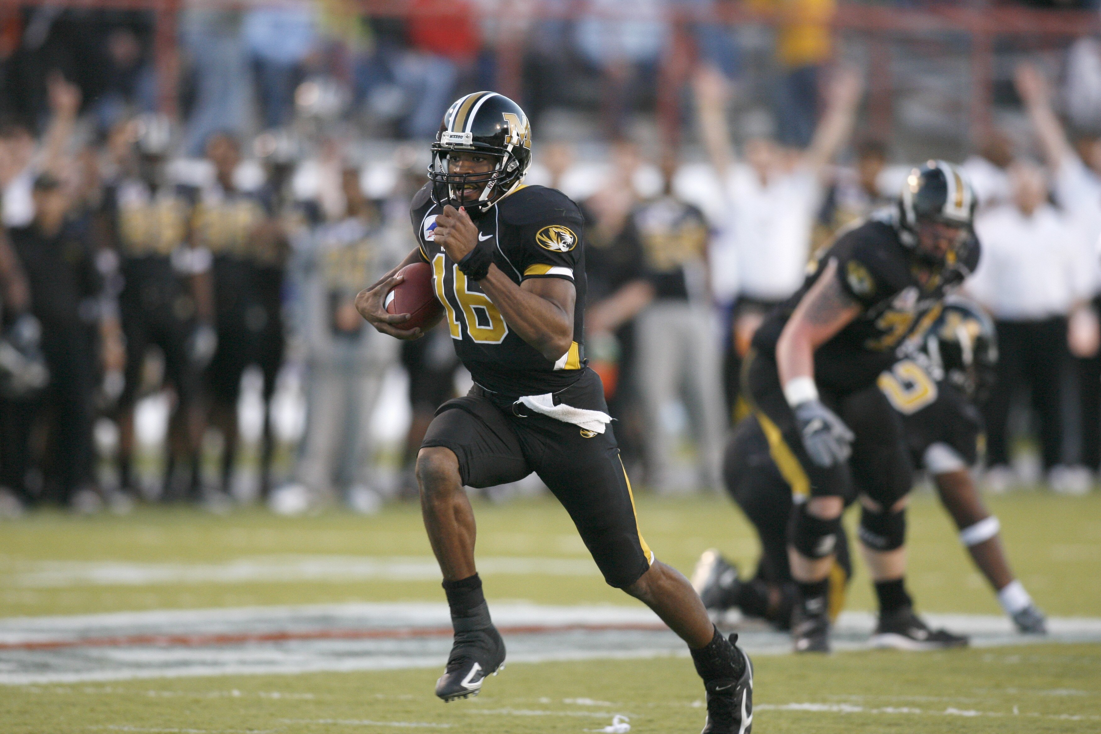 SHREVEPORT, LA - DECEMBER 30:  Quarterback Brad Smith #16 of the Missouri Tigers carries the ball against the South Carolina Gamecocks during the Independence Bowl on December 30, 2005 at Independence Stadium in Shreveport, Louisiana. Missouri defeated So
