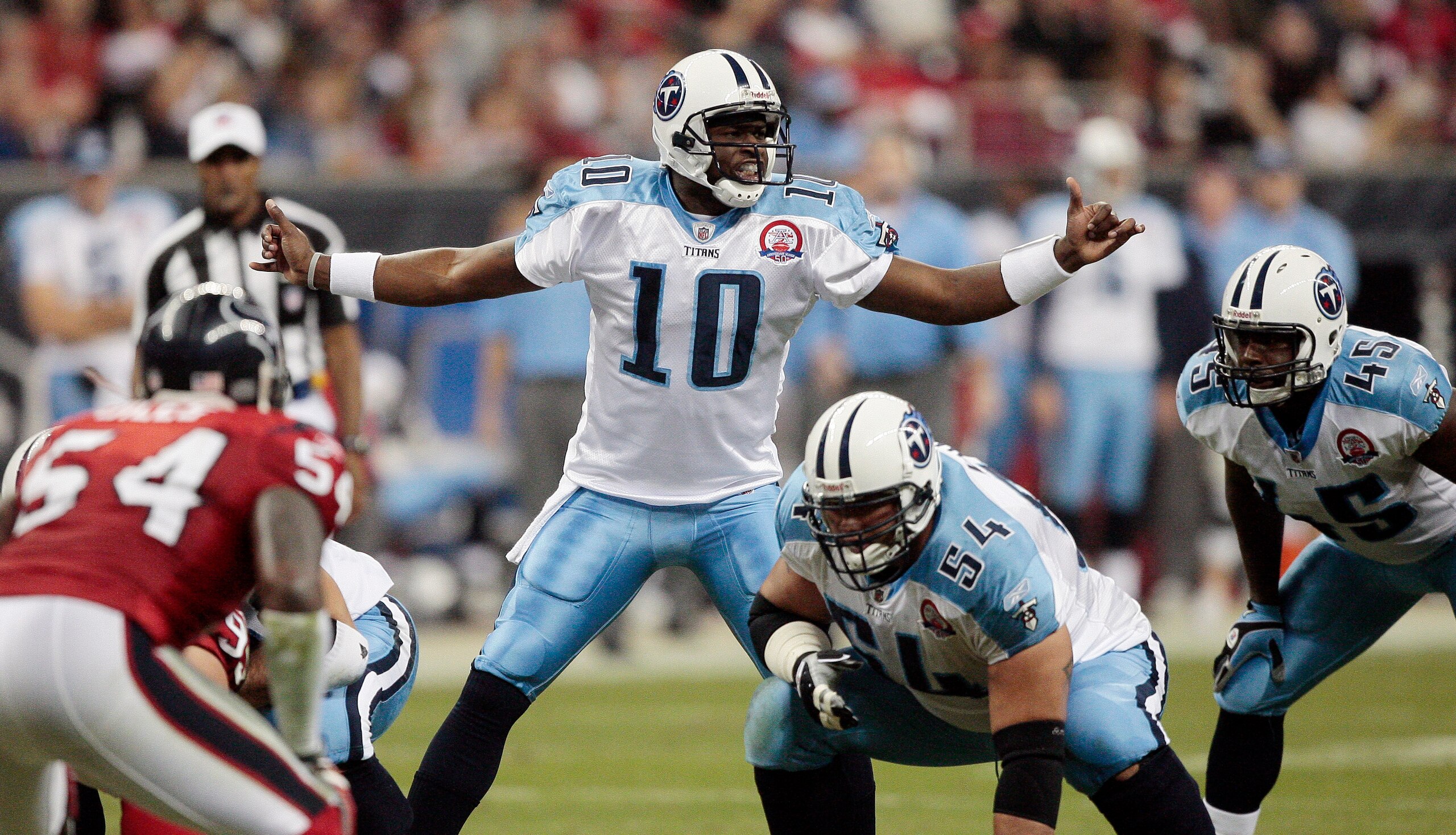 HOUSTON - NOVEMBER 23:  Quarterback Vince Young #10 of the Tennessee Titans changes the play at the line of scrimmage against the Houston Texans at Reliant Stadium on November 23, 2009 in Houston, Texas.  (Photo by Bob Levey/Getty Images)