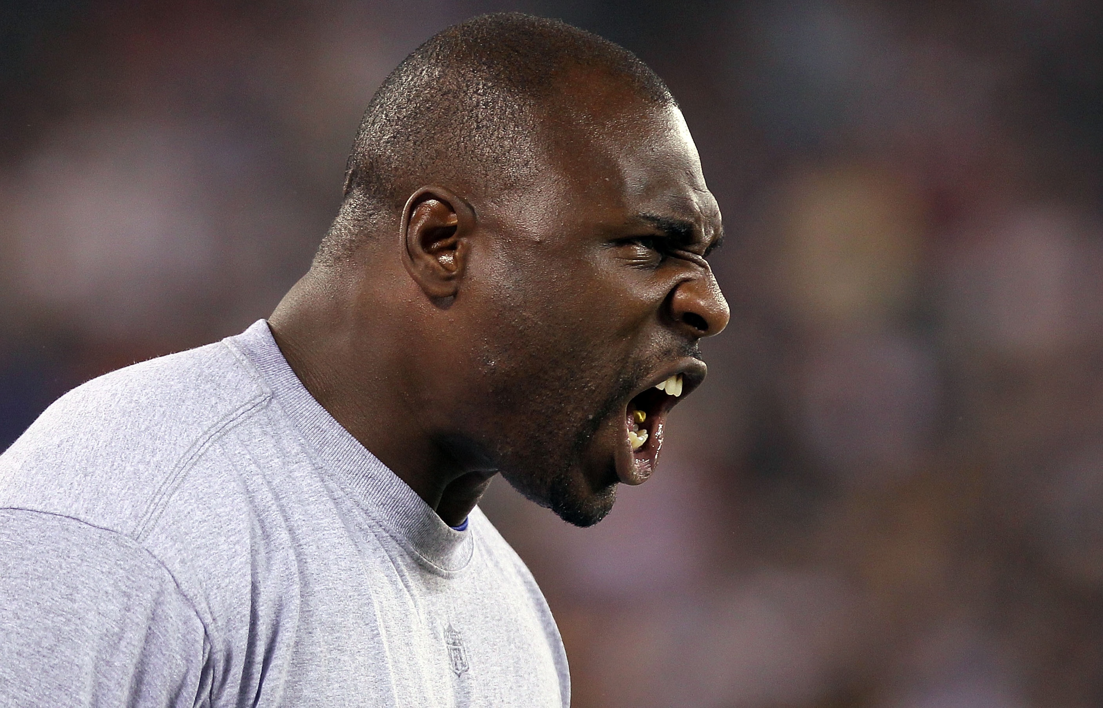 EAST RUTHERFORD, NJ - AUGUST 21: Brandon Jacobs of the New York Giants yells from the sideline against the Pittsburgh Steelers during their preseason game at New Meadowlands Stadium on August 21, 2010 in East Rutherford, New Jersey.  (Photo by Nick Laham/