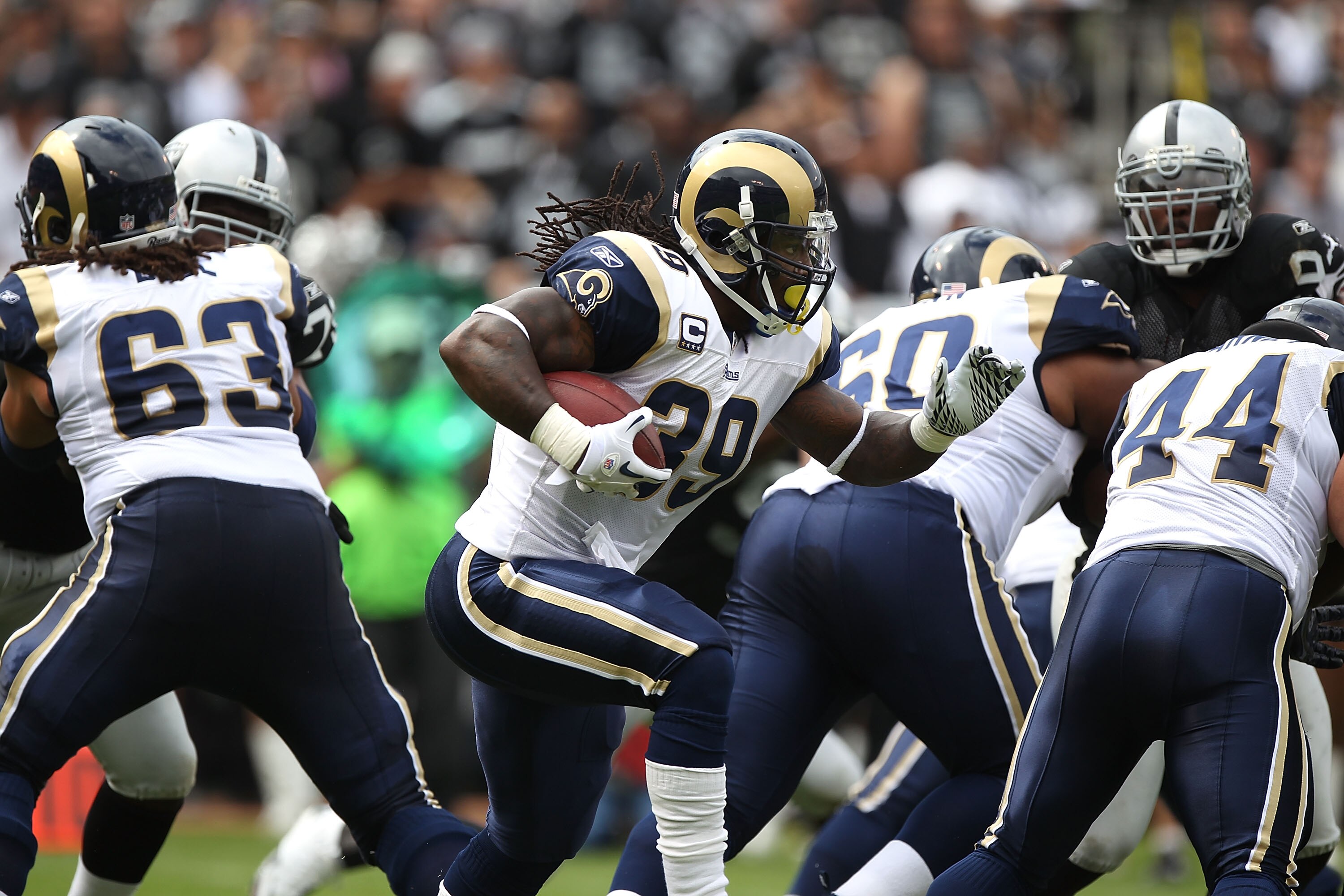 OAKLAND, CA - SEPTEMBER 19:  Steven Jackson #39 of the St. Louis Rams runs against the Oakland Raiders during an NFL game at Oakland-Alameda County Coliseum on September 19, 2010 in Oakland, California.  (Photo by Jed Jacobsohn/Getty Images)