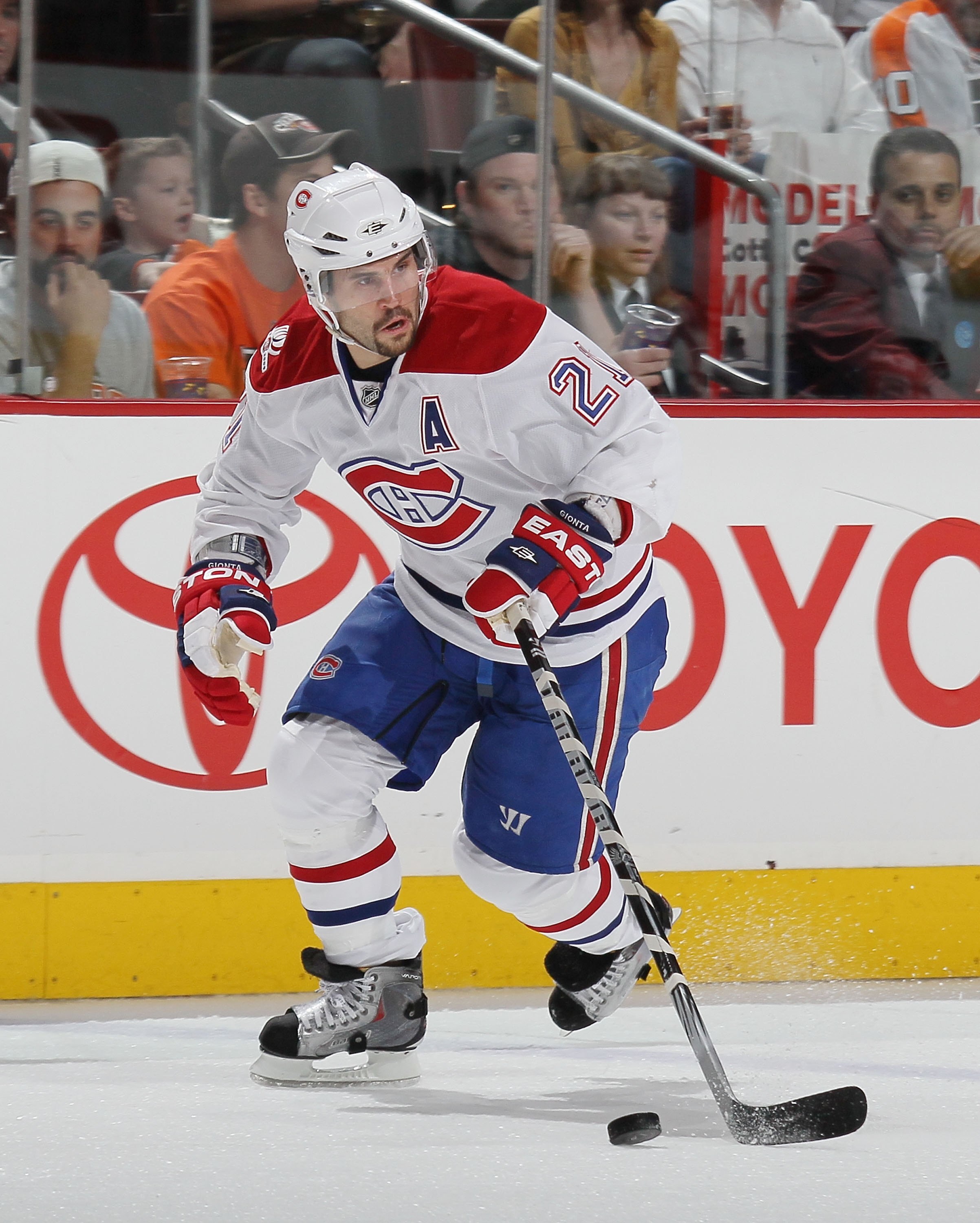 PHILADELPHIA - APRIL 02: Brian Gionta #21 of the Montreal Canadiens skates against the Philadelphia Flyers at the Wachovia Center on April 2, 2010 in Philadelphia, Pennsylvania.  (Photo by Bruce Bennett/Getty Images)