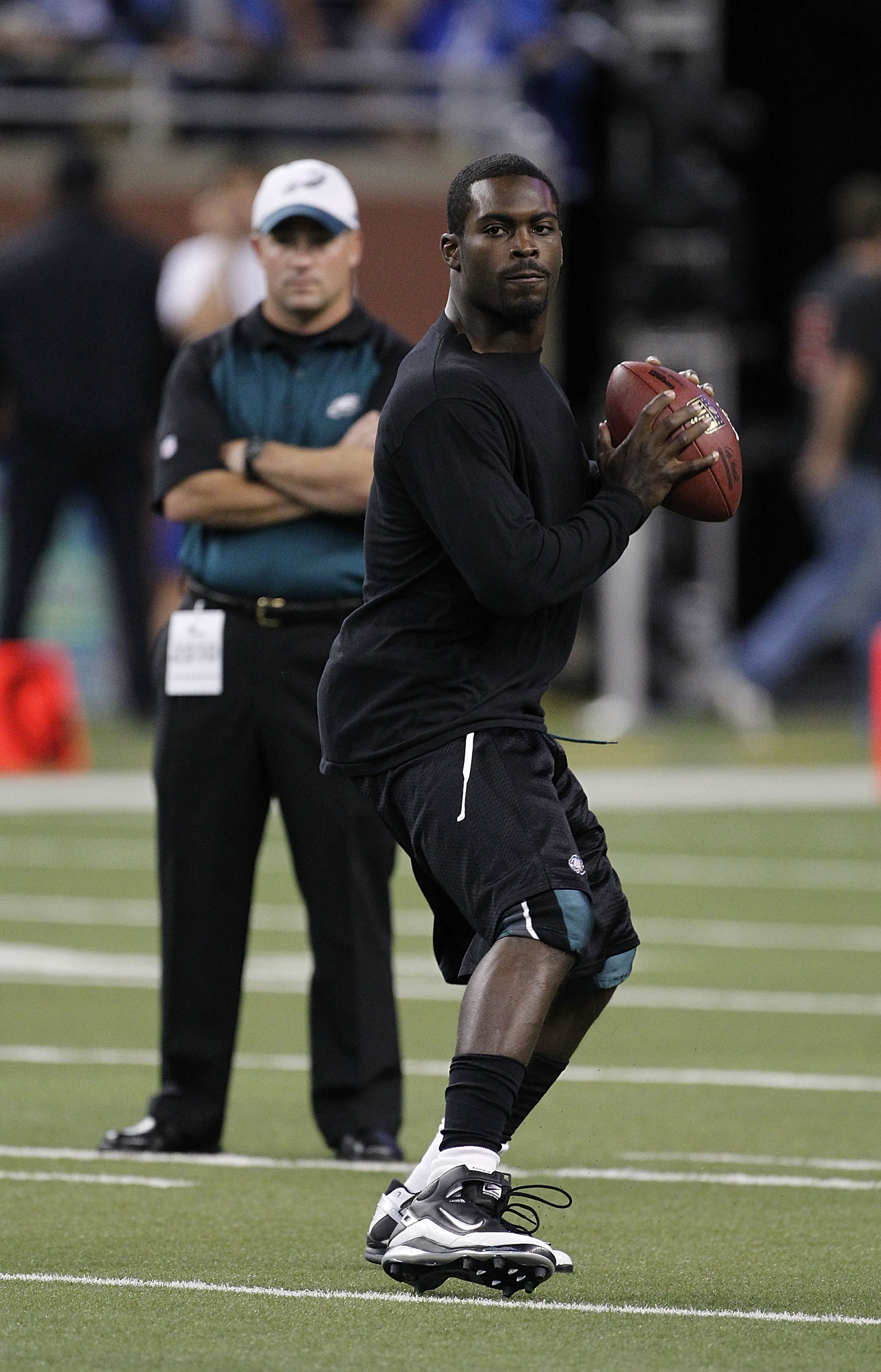 DETROIT - SEPTEMBER 19:  Michael Vick #7 of the Philadelphia Eagles warms up prior to the start of the game against the Detroit Lions at Ford Field on September 19, 2010 in Detroit, Michigan.  (Photo by Leon Halip/Getty Images)