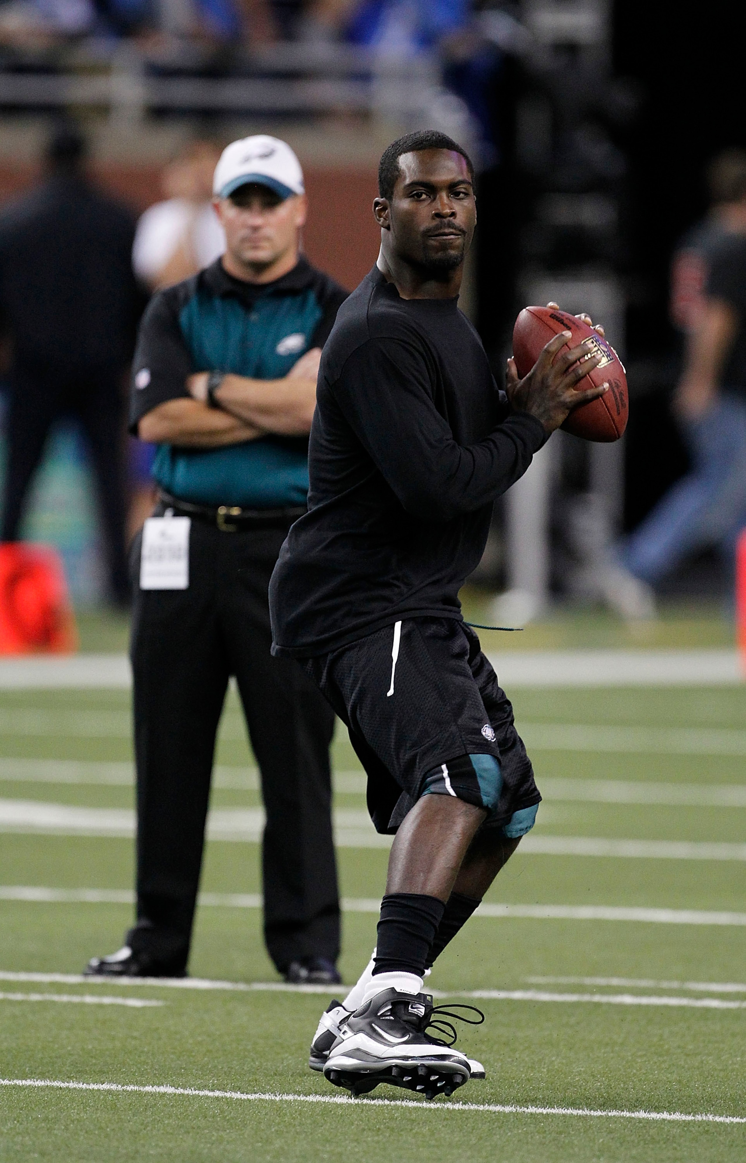 DETROIT - SEPTEMBER 19:  Michael Vick #7 of the Philadelphia Eagles warms up prior to the start of the game against the Detroit Lions at Ford Field on September 19, 2010 in Detroit, Michigan.  (Photo by Leon Halip/Getty Images)