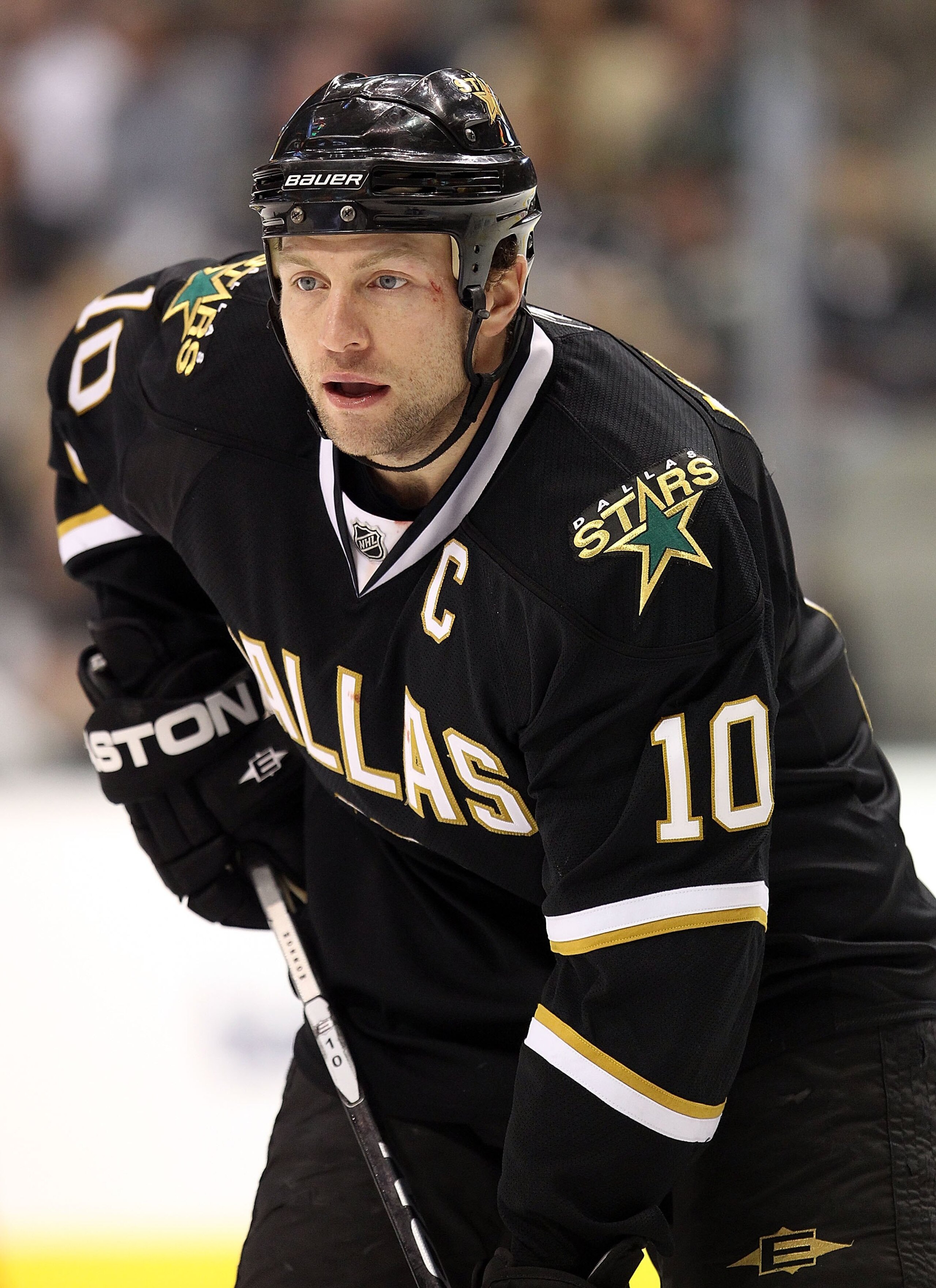 DALLAS - MARCH 31:  Left wing Brenden Morrow #10 of the Dallas Stars at American Airlines Center on March 31, 2010 in Dallas, Texas.  (Photo by Ronald Martinez/Getty Images)