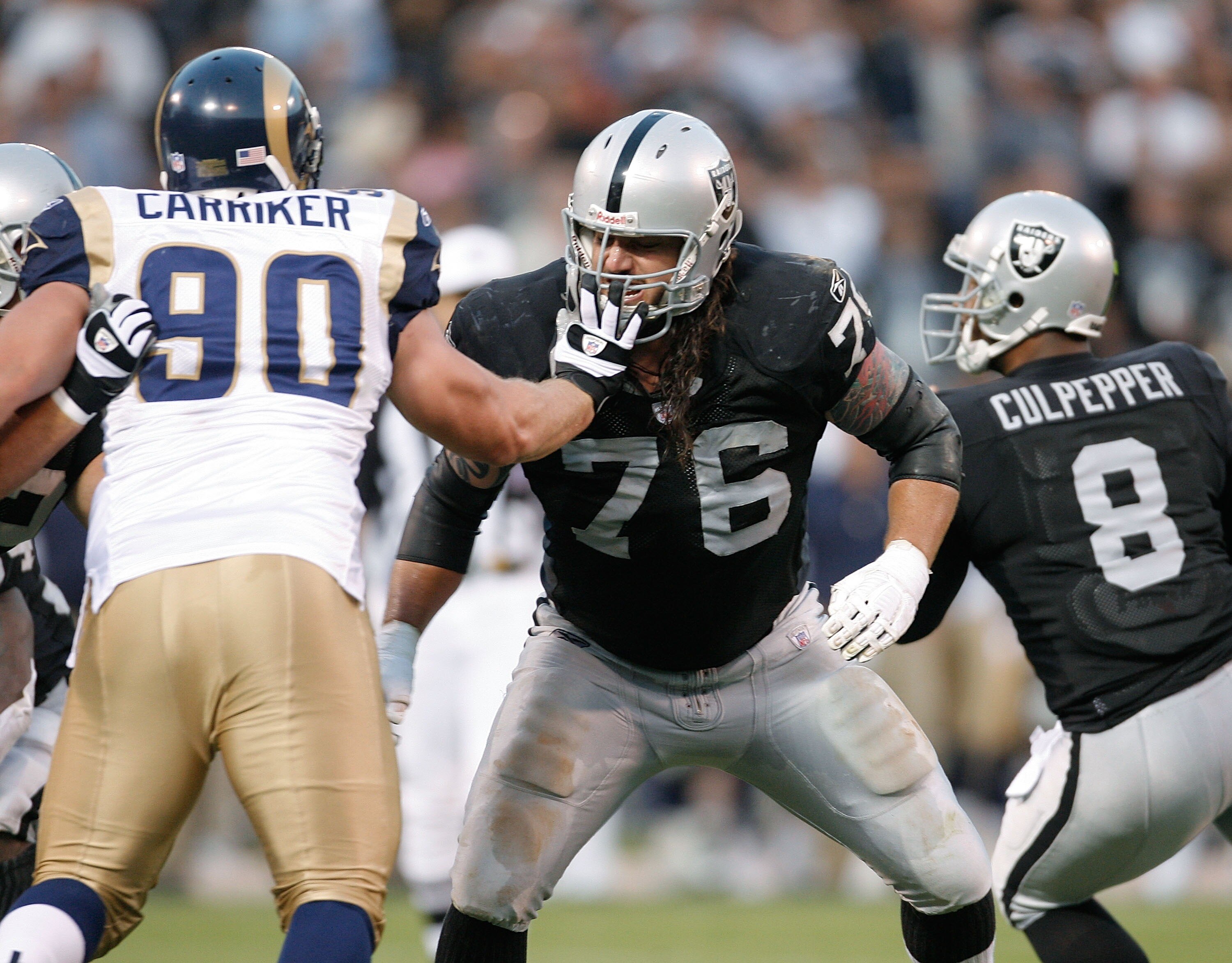 OAKLAND, CA - AUGUST 24:  Offensive lineman Robert Gallery #76 of the Oakland Raiders against the St. Louis Rams during a preseason game at McAfee Coliseum on August 24, 2007 in Oakland, California. (Photo by Greg Trott/Getty Images)