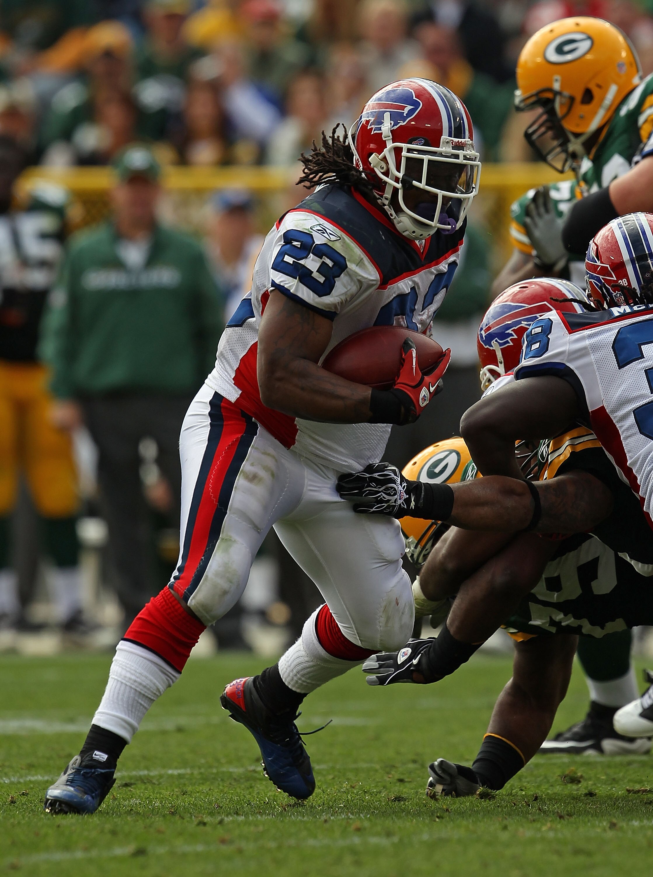 GREEN BAY, WI - SEPTEMBER 19: Marshawn Lynch #23 of the Buffalo Bills runs against the Green Bay Packers at Lambeau Field on September 19, 2010 in Green Bay, Wisconsin. The Packers defeated the Bills 34-7. (Photo by Jonathan Daniel/Getty Images)