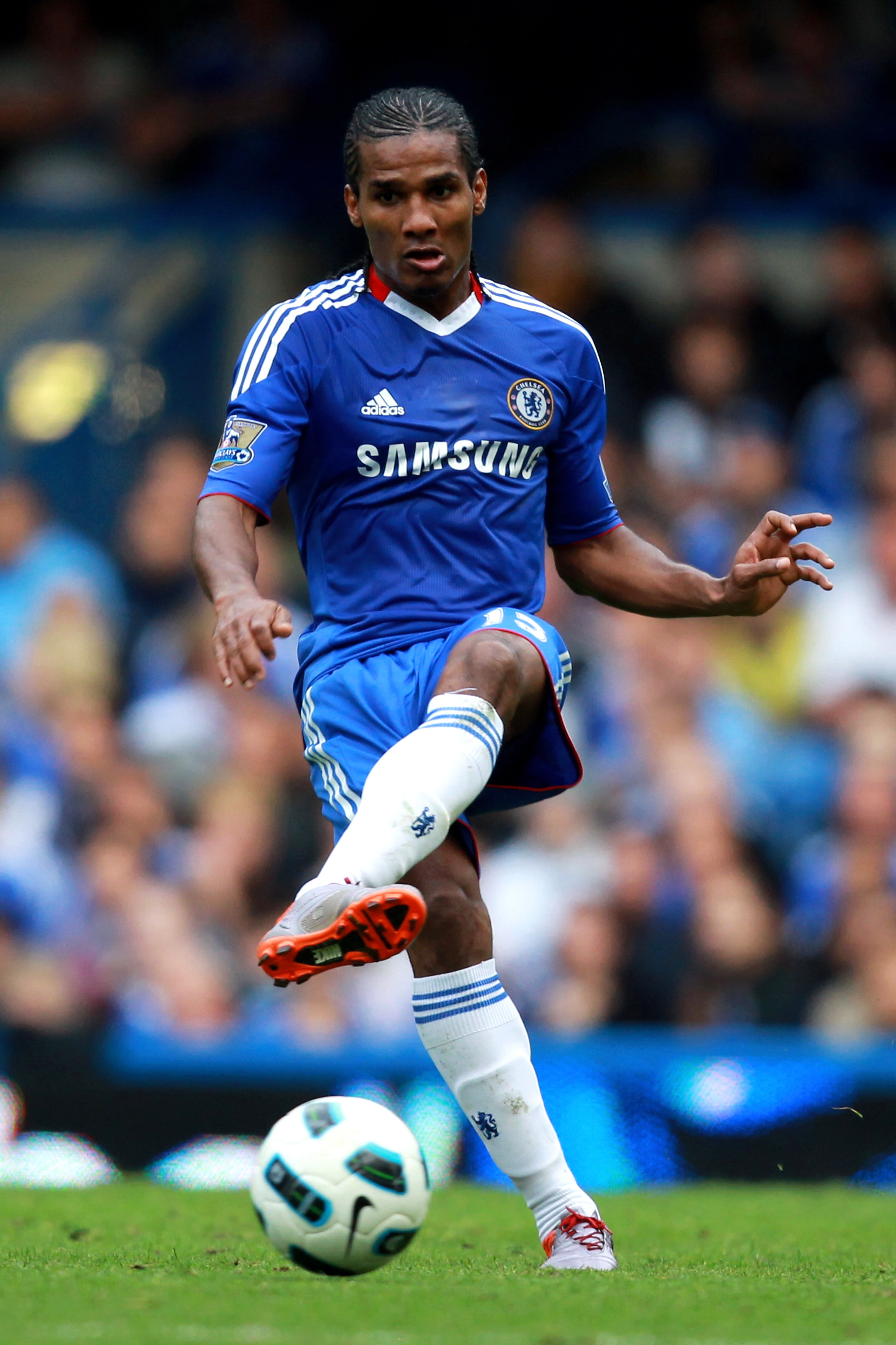 LONDON, ENGLAND - SEPTEMBER 19:  Florent Malouda of Chelsea passes the ball during the Barclays Premier League match between Chelsea and Blackpool at Stamford Bridge on September 19, 2010 in London, England.  (Photo by Warren Little/Getty Images)