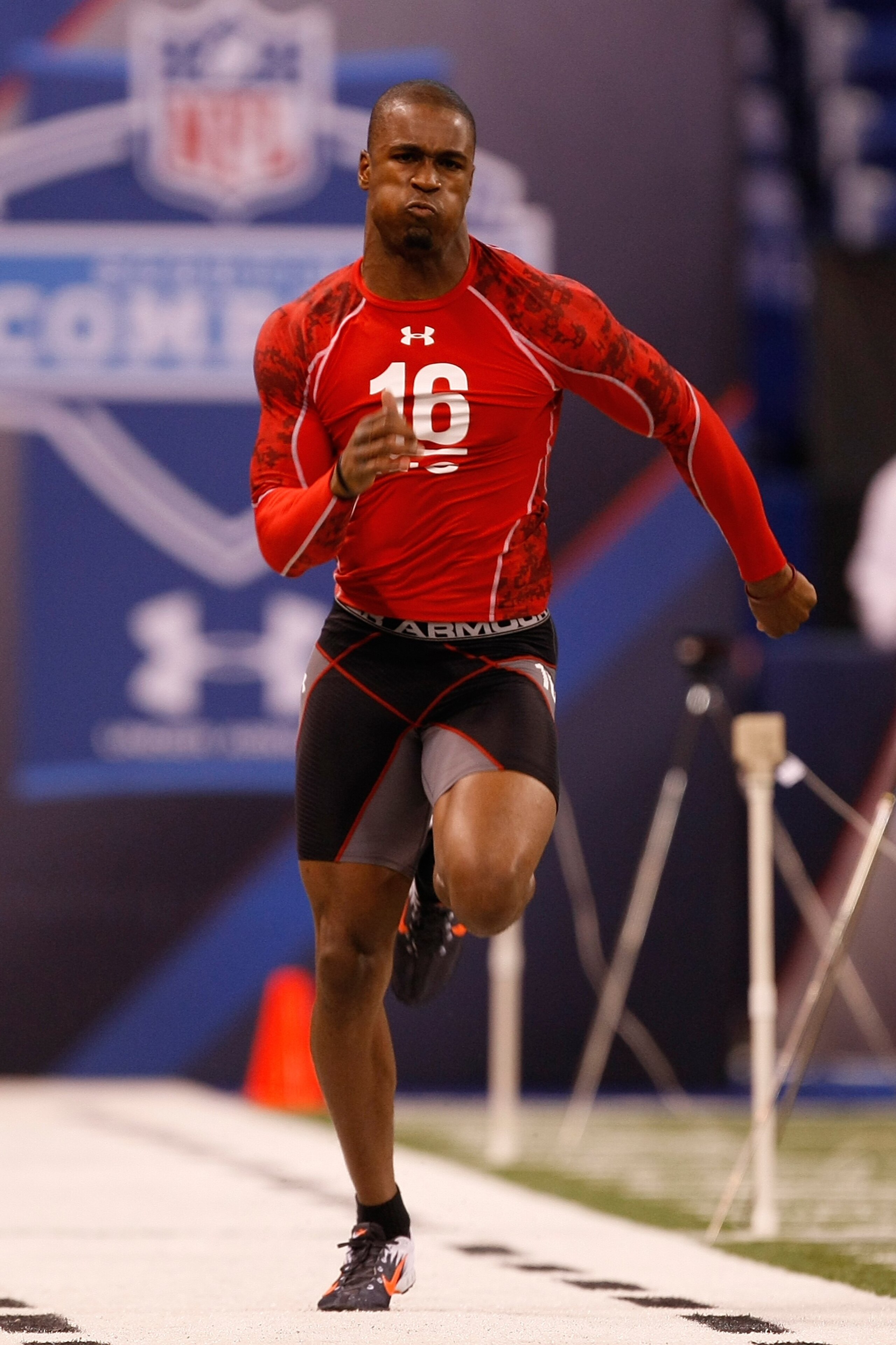 INDIANAPOLIS, IN - FEBRUARY 28: Wide receiver David Gettis of Baylor runs the 40 yard dash during the NFL Scouting Combine presented by Under Armour at Lucas Oil Stadium on February 28, 2010 in Indianapolis, Indiana. (Photo by Scott Boehm/Getty Images)