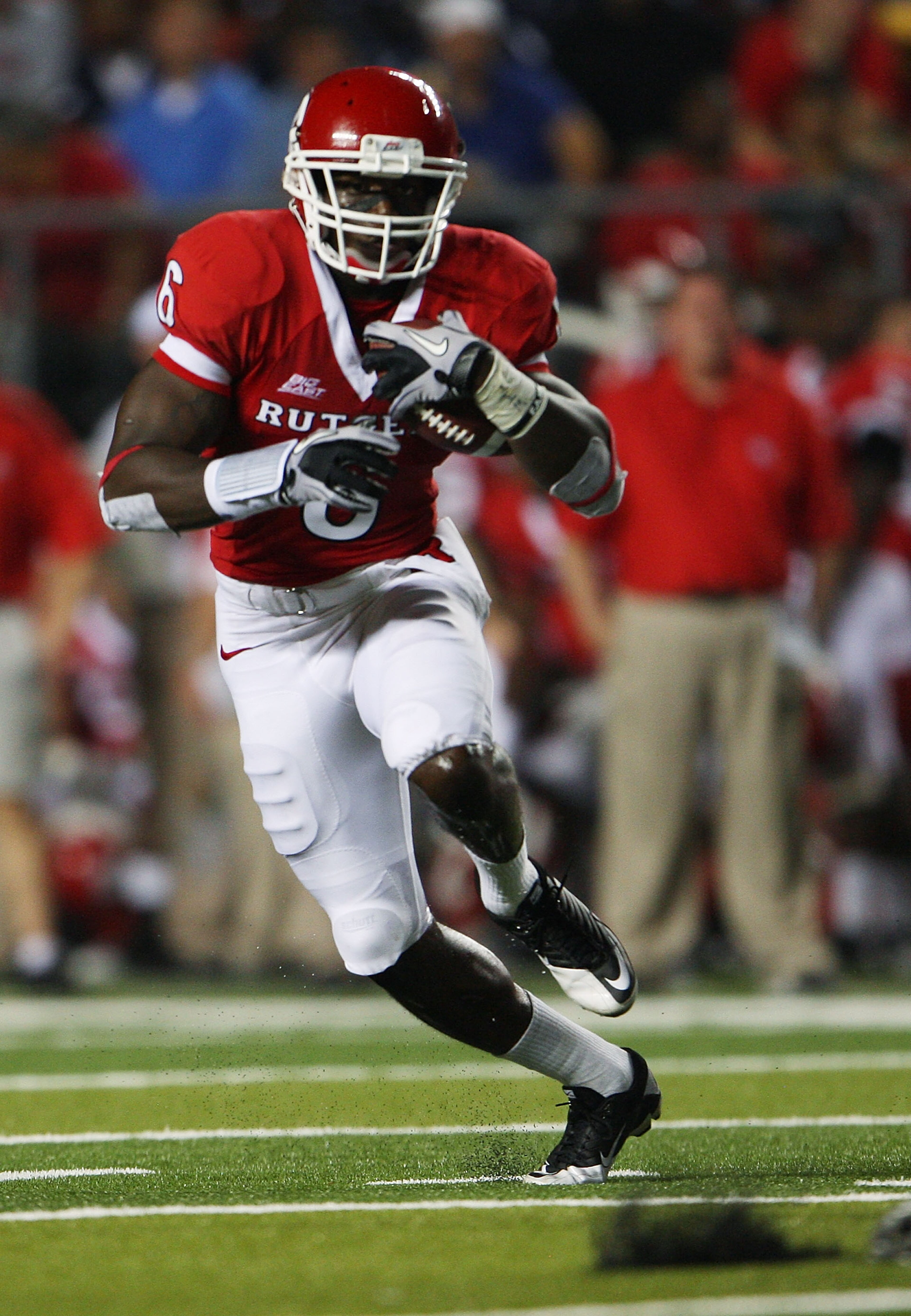 NEW BRUNSWICK, NJ - SEPTEMBER 02:  Mohamed Sanu #6 of the Rutgers Scarlet Knights runs the ball against the Norfolk State Spartans at Rutgers Stadium on September 2, 2010 in New Brunswick, New Jersey. The Scarlet Knights beat the Spartans 31 - 0.  (Photo 