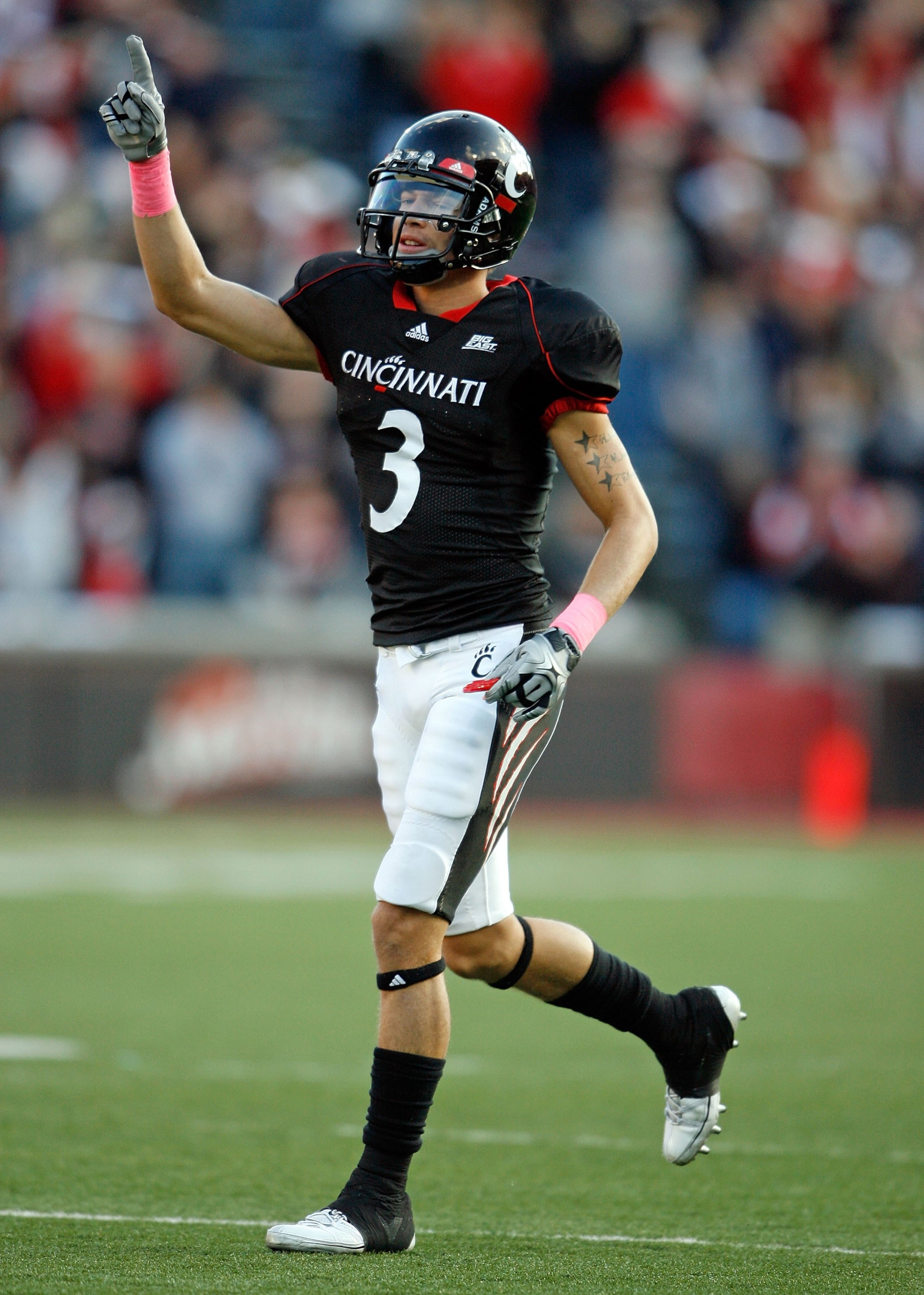 CINCINNATI - OCTOBER 24:  DJ Woods # 3 of the Cincinnati Bearcats celebrates a touchdown during the Big East Conference game against the Louisville Cardinals at Nippert Stadium on October 24, 2009 in Cincinnati, Ohio.  (Photo by Andy Lyons/Getty Images)