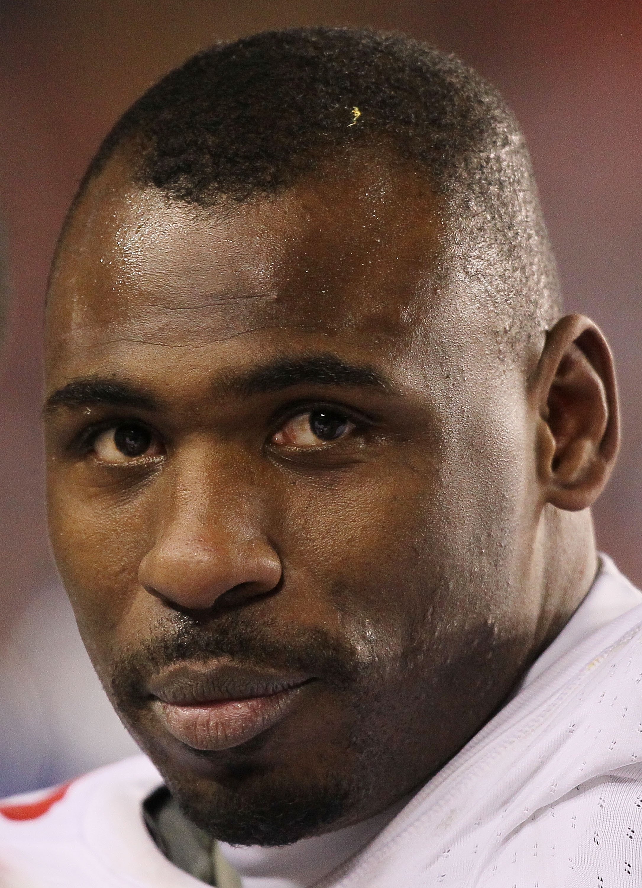 LANDOVER, MD - DECEMBER 21:  Brandon Jacobs #27 of the New York Giants looks on against  the Washington Redskinsduring their game on December 21, 2009 at Fedex Field in Landover, Maryland.  (Photo by Al Bello/Getty Images)