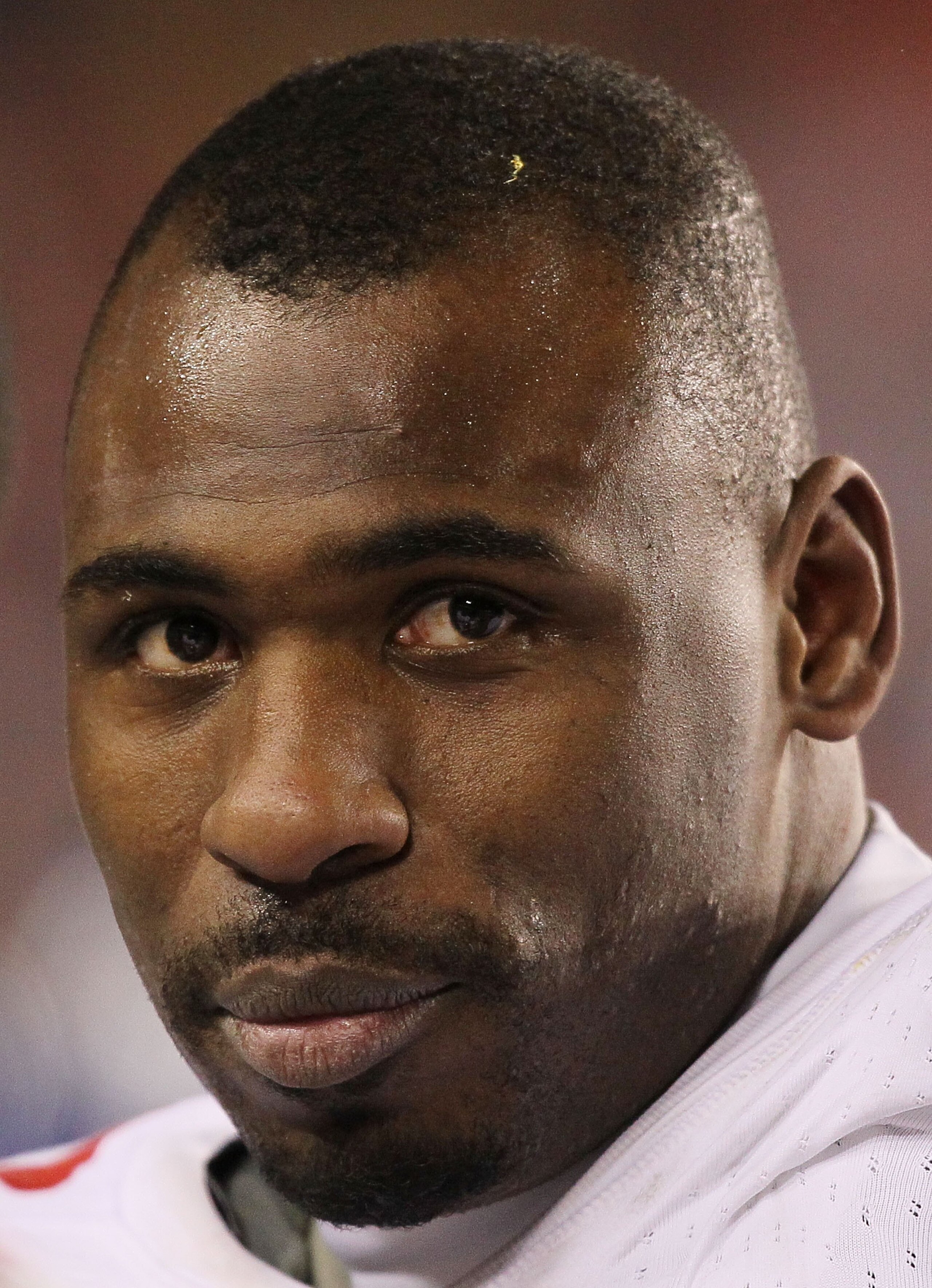 LANDOVER, MD - DECEMBER 21:  Brandon Jacobs #27 of the New York Giants looks on against  the Washington Redskinsduring their game on December 21, 2009 at Fedex Field in Landover, Maryland.  (Photo by Al Bello/Getty Images)