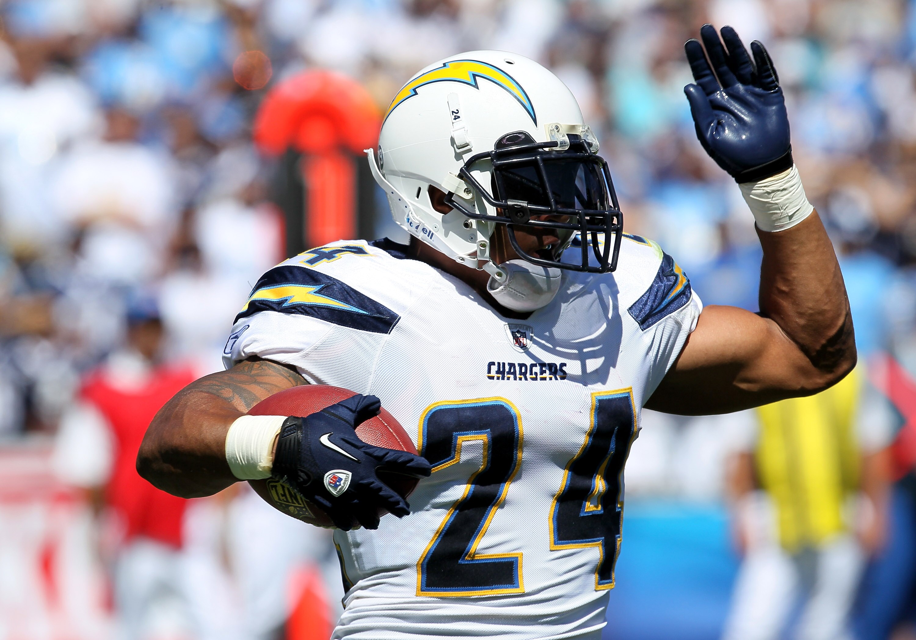 SAN DIEGO - SEPTEMBER 19: Running back Ryan Mathews #24 of the San Diego Chargers carries the ball against the Jacksonville Jaguars at Qualcomm Stadium on September 19, 2010 in San Diego, California. (Photo by Stephen Dunn/Getty Images)