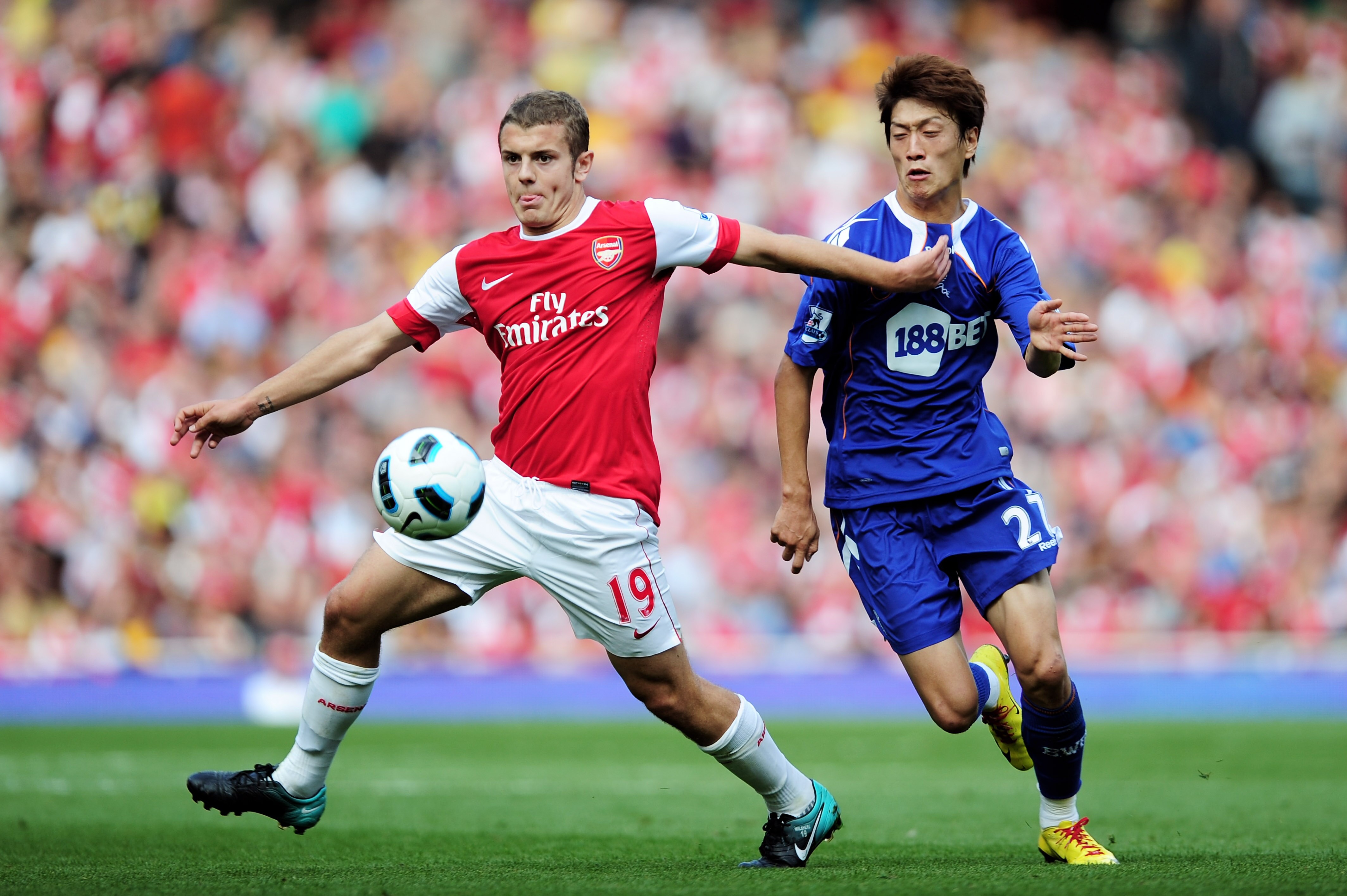 LONDON, ENGLAND - SEPTEMBER 11:  Jack Wilshere of Arsenal battles with Lee Chung-Yong of Bolton during the Barclays Premier League match between Arsenal and Bolton Wanderers at The Emirates Stadium on September 11, 2010 in London, England.  (Photo by Jami