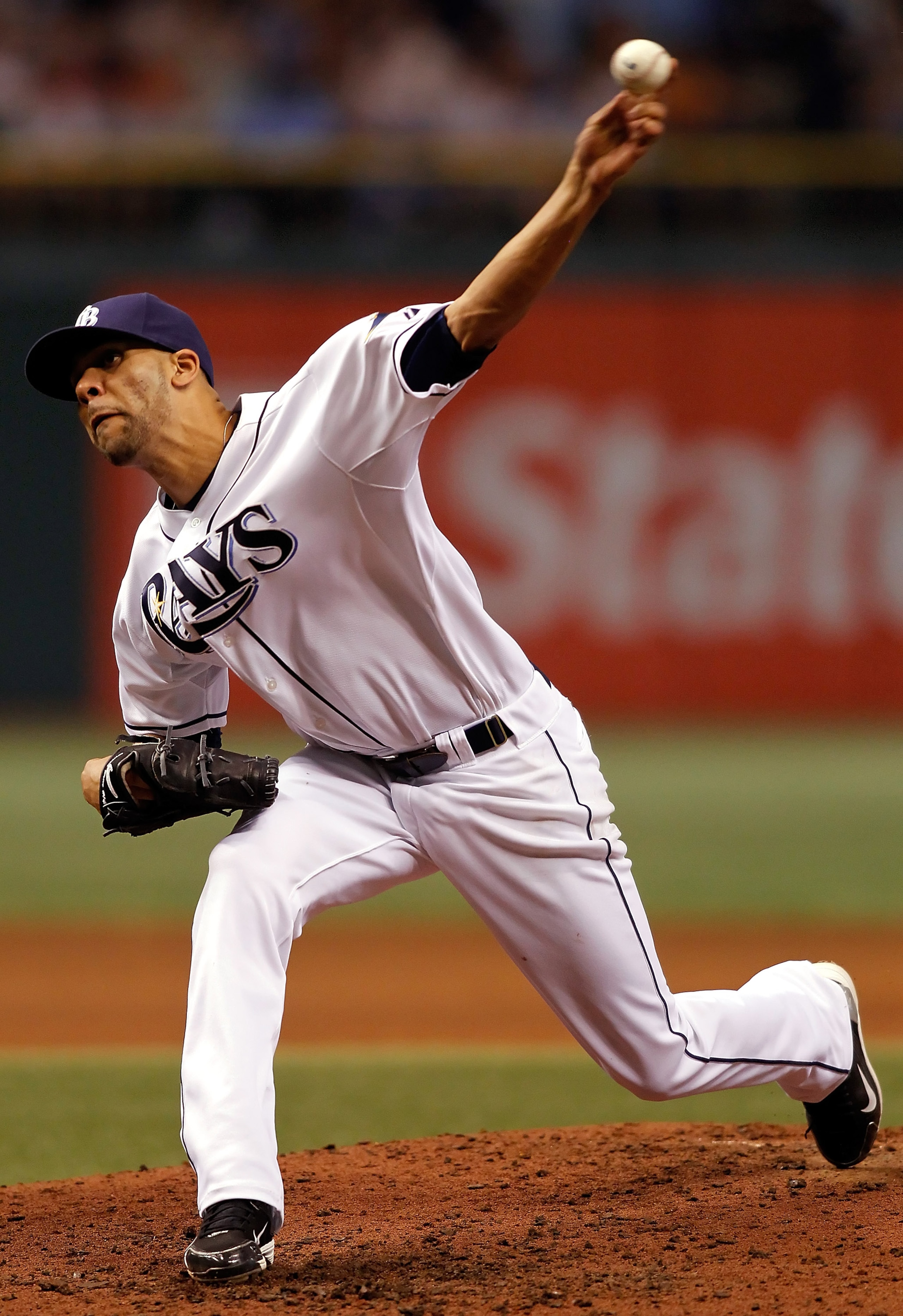ST. PETERSBURG - SEPTEMBER 13: David Price #14 of the Tampa Bay Rays pitches against the New York Yankees during the game at Tropicana Field on September 13, 2010 in St. Petersburg, Florida. (Photo by J. Meric/Getty Images) ST. PETERSBURG - SEPTEMBER 13: David Price #14 of the Tampa Bay Rays pitches against the New York Yankees during the game at Tropicana Field on September 13, 2010 in St. Petersburg, Florida. (Photo by J. Meric/Getty Images)