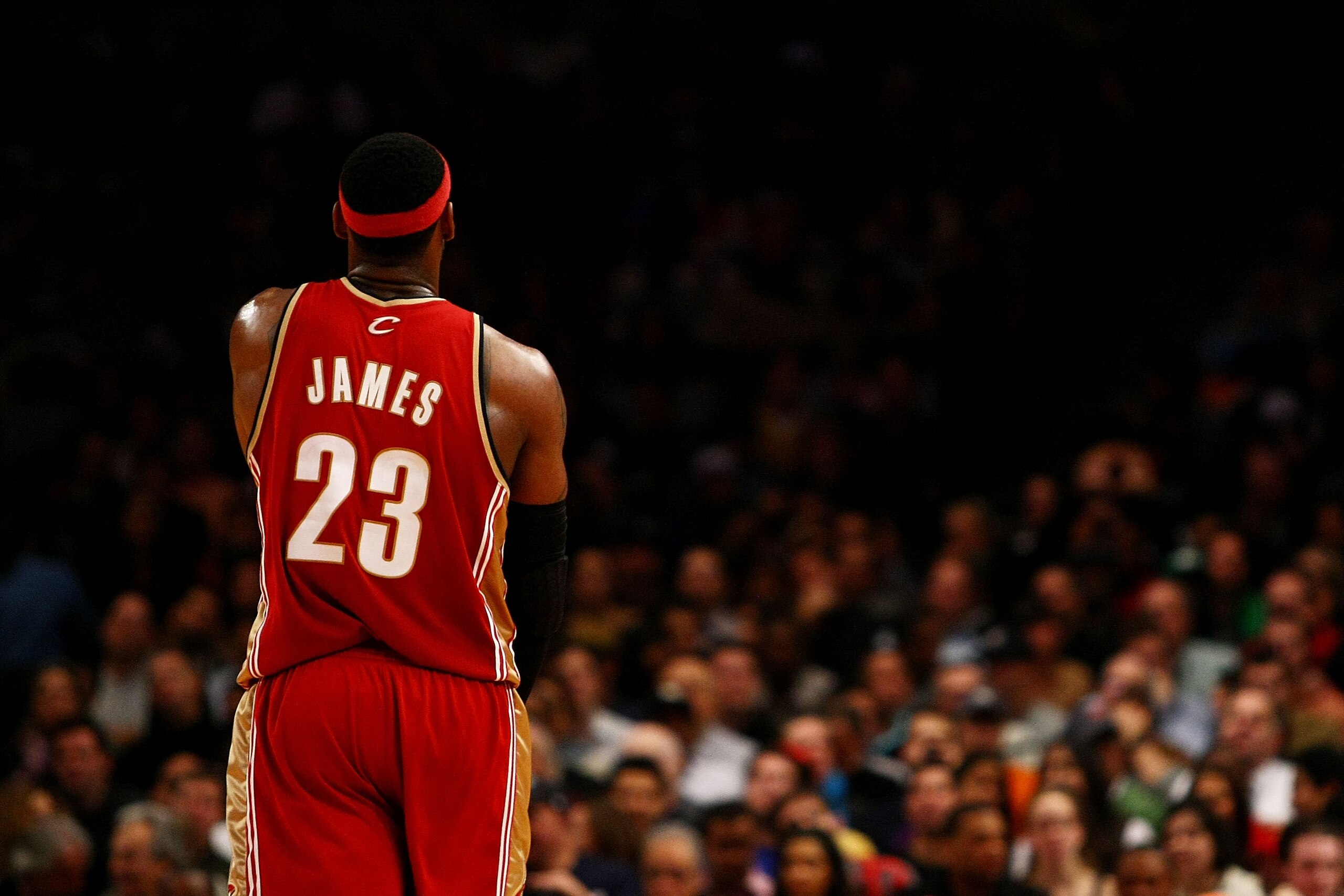 NEW YORK - NOVEMBER 06:  LeBron James #23 of the Cleveland Cavaliers walks back down court after scoring a basket against the New York Knicks at Madison Square Garden November 6, 2009 in New York City. NOTE TO USER: User expressly acknowledges and agrees 