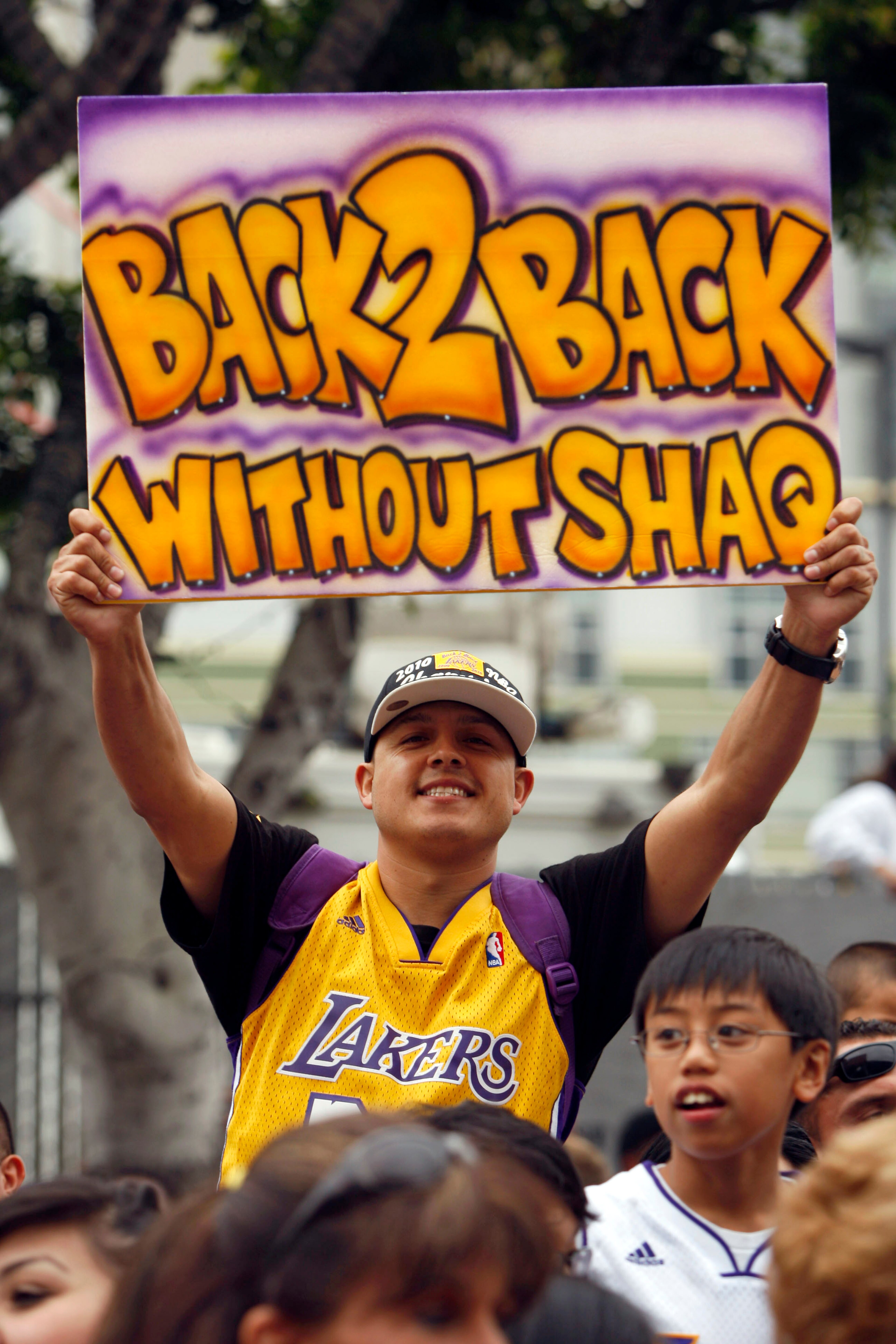 LOS ANGELES, CA - JUNE 21: Fans cheer for the Los Angeles Lakers during their victory parade for the the NBA basketball champion team on June 21, 2010 in Los Angeles, California. The Lakers beat the Boston Celtics 87-79 in 7 games for the franchise's 16 LOS ANGELES, CA - JUNE 21: Fans cheer for the Los Angeles Lakers during their victory parade for the the NBA basketball champion team on June 21, 2010 in Los Angeles, California. The Lakers beat the Boston Celtics 87-79 in 7 games for the franchise's 16