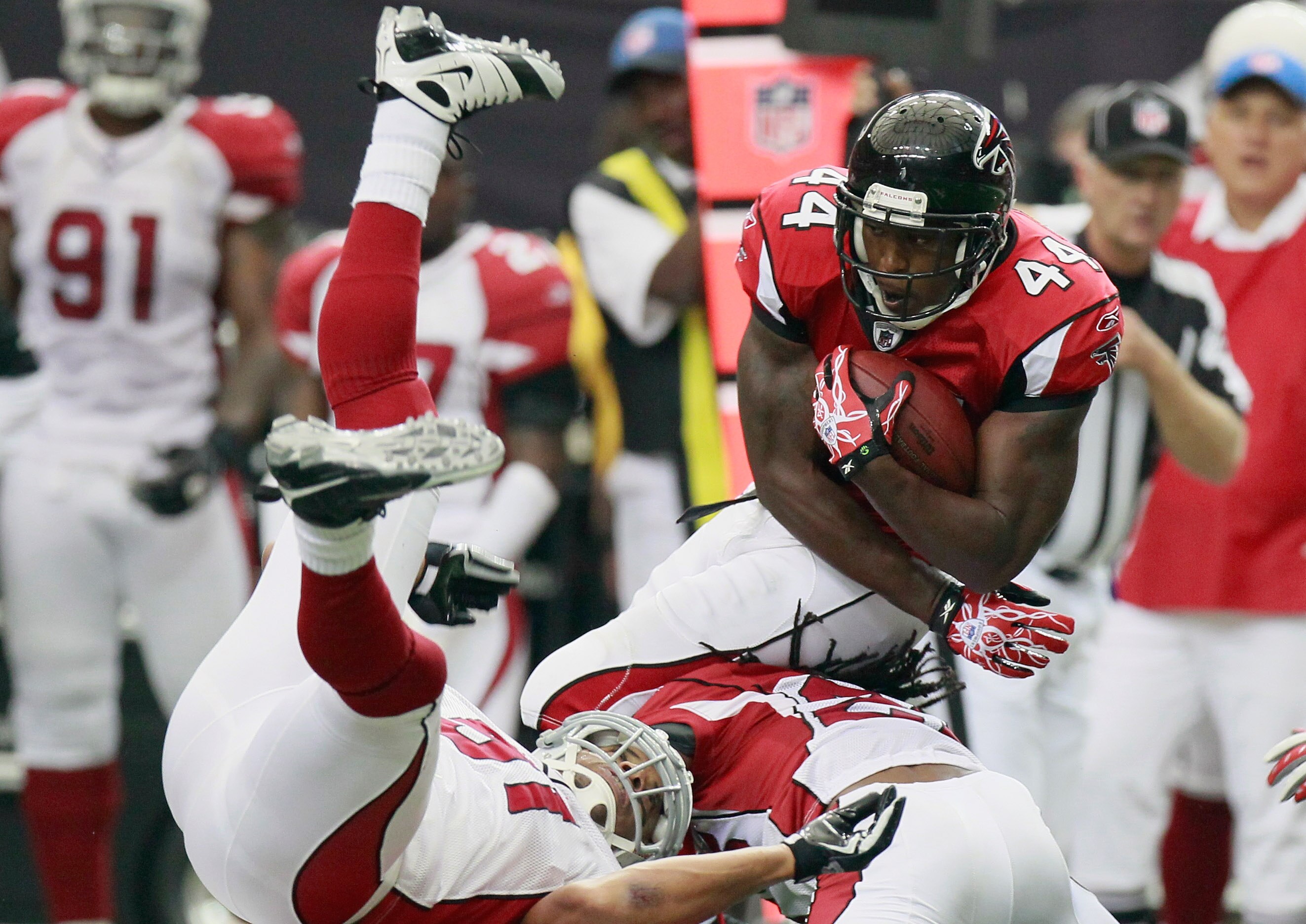 ATLANTA - SEPTEMBER 19:  Jason Snelling #44 of the Atlanta Falcons dives for more yardage against the Arizona Cardinals at Georgia Dome on September 19, 2010 in Atlanta, Georgia.  (Photo by Kevin C. Cox/Getty Images)
