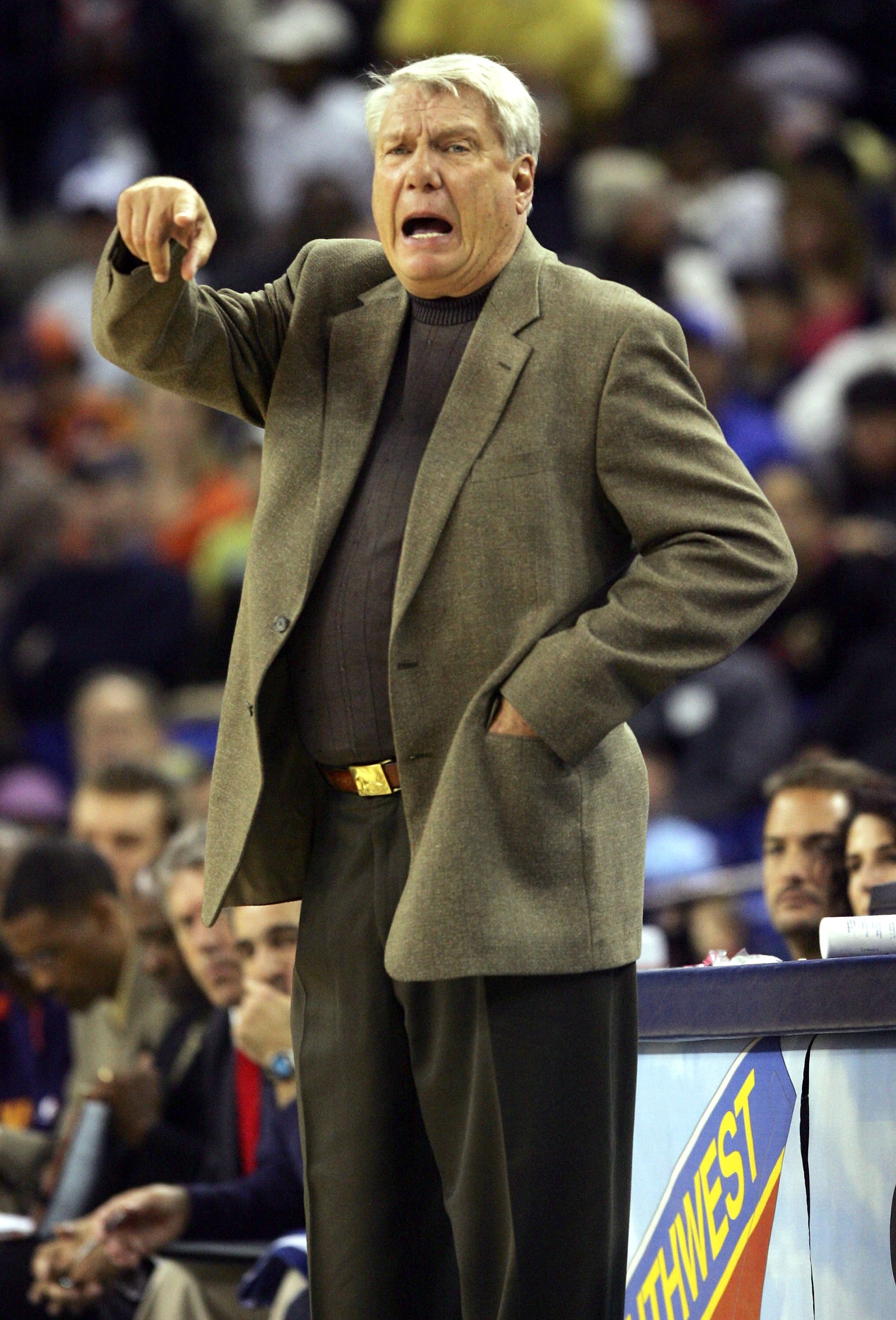 OAKLAND, CA - DECEMBER 09:  Head coach Don Nelson of the Golden State Warriors coaches against the New Orleans/Oklahoma City Hornets on December 09, 2006 at Oracle Arena in Oakland, California. NOTE TO USER: User expressly acknowledges and agrees that, by