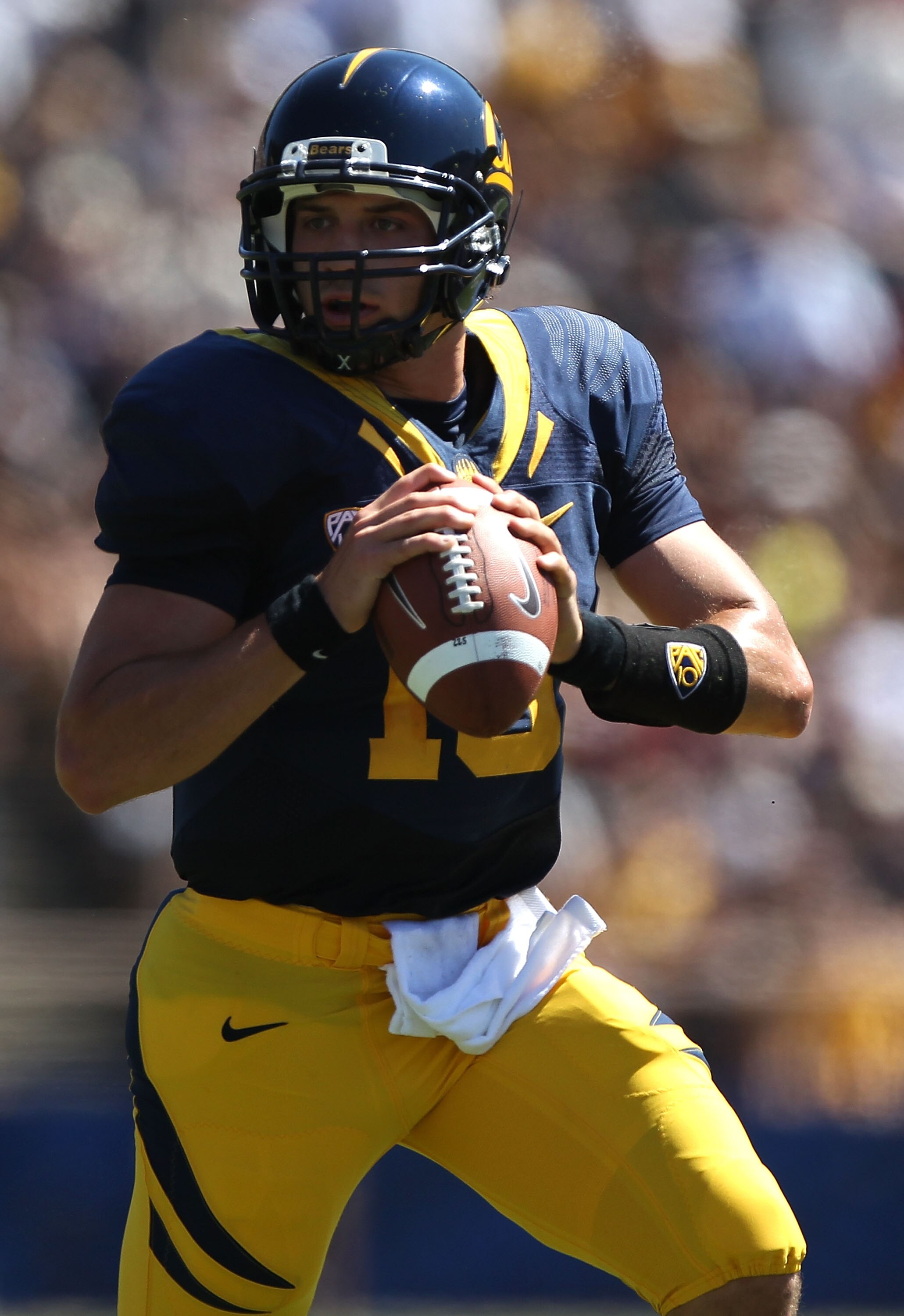 BERKELEY, CA - SEPTEMBER 11:  Kevin Riley #13 of the California Golden Bears passes against the Colorado Buffaloes at California Memorial Stadium on September 11, 2010 in Berkeley, California.  (Photo by Jed Jacobsohn/Getty Images)
