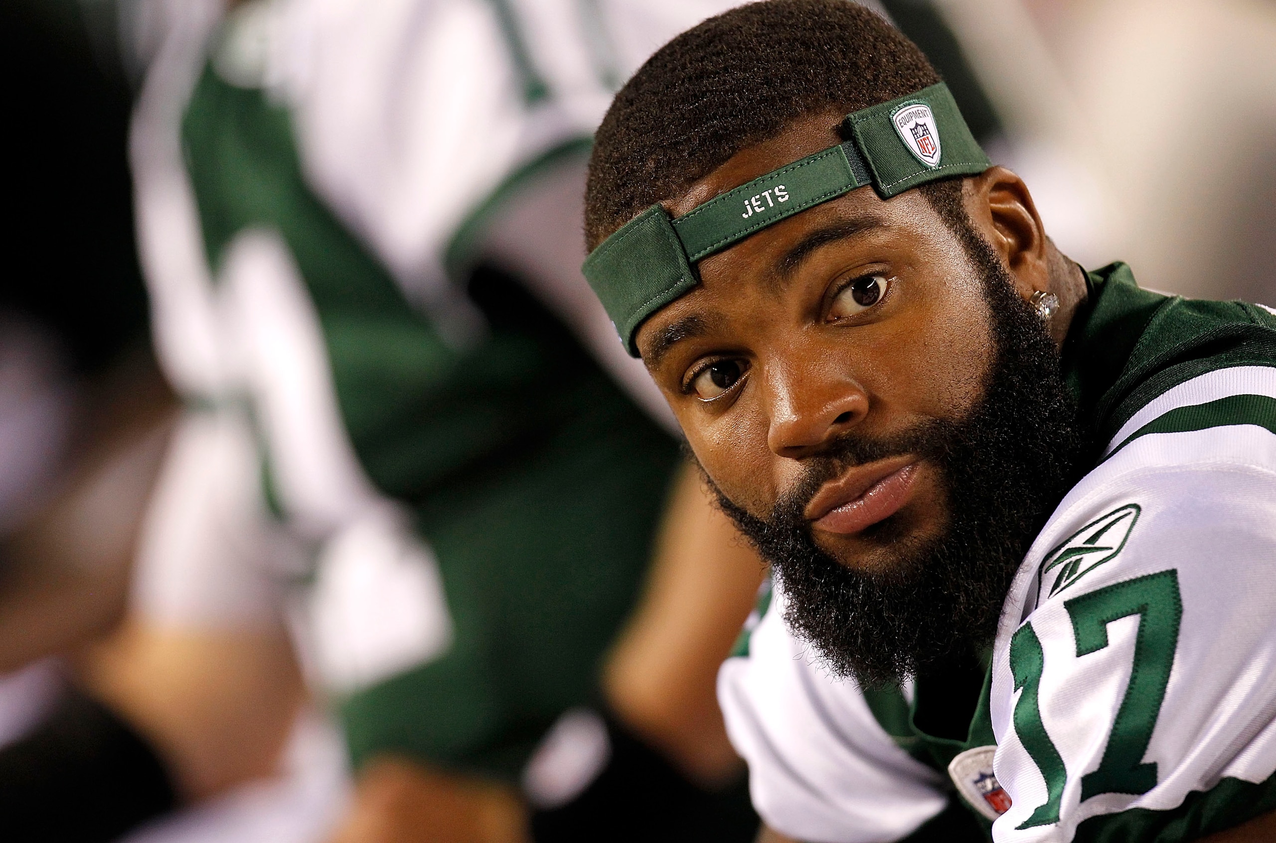 PHILADELPHIA - SEPTEMBER 02: Braylon Edwards #17 of the New York Jets sits on the bench during a preseason game against the Philadelphia Eagles at Lincoln Financial Field on September 2, 2010 in Philadelphia, Pennsylvania. (Photo by Jeff Zelevansky/Gett PHILADELPHIA - SEPTEMBER 02: Braylon Edwards #17 of the New York Jets sits on the bench during a preseason game against the Philadelphia Eagles at Lincoln Financial Field on September 2, 2010 in Philadelphia, Pennsylvania. (Photo by Jeff Zelevansky/Gett