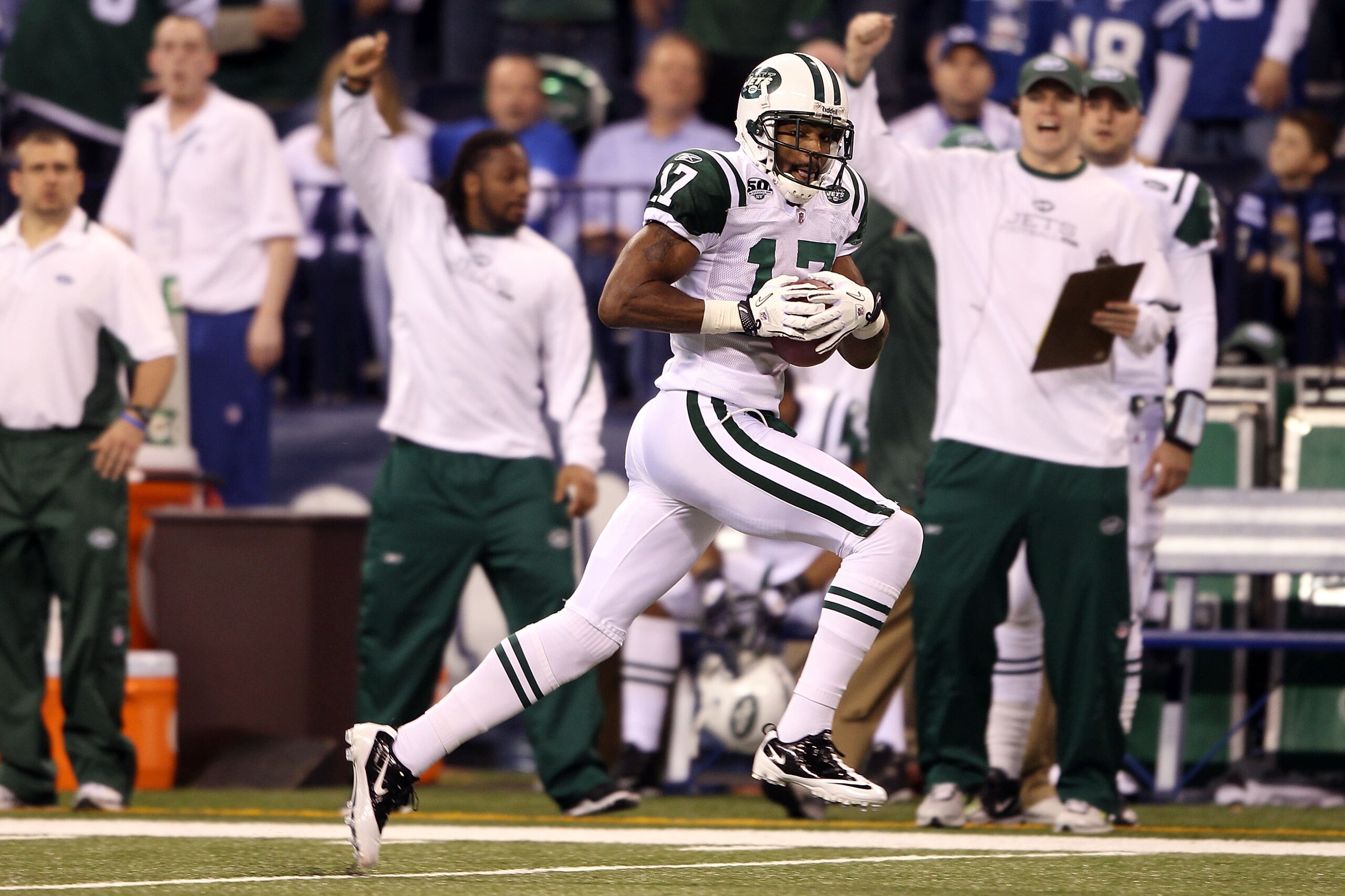INDIANAPOLIS - JANUARY 24: Wide receiver Braylon Edwards #17 of the New York Jets runs after catching an 80-yard touchdown pass in the second quarter against the Indianapolis Colts during the AFC Championship Game at Lucas Oil Stadium on January 24, 2010 INDIANAPOLIS - JANUARY 24: Wide receiver Braylon Edwards #17 of the New York Jets runs after catching an 80-yard touchdown pass in the second quarter against the Indianapolis Colts during the AFC Championship Game at Lucas Oil Stadium on January 24, 2010