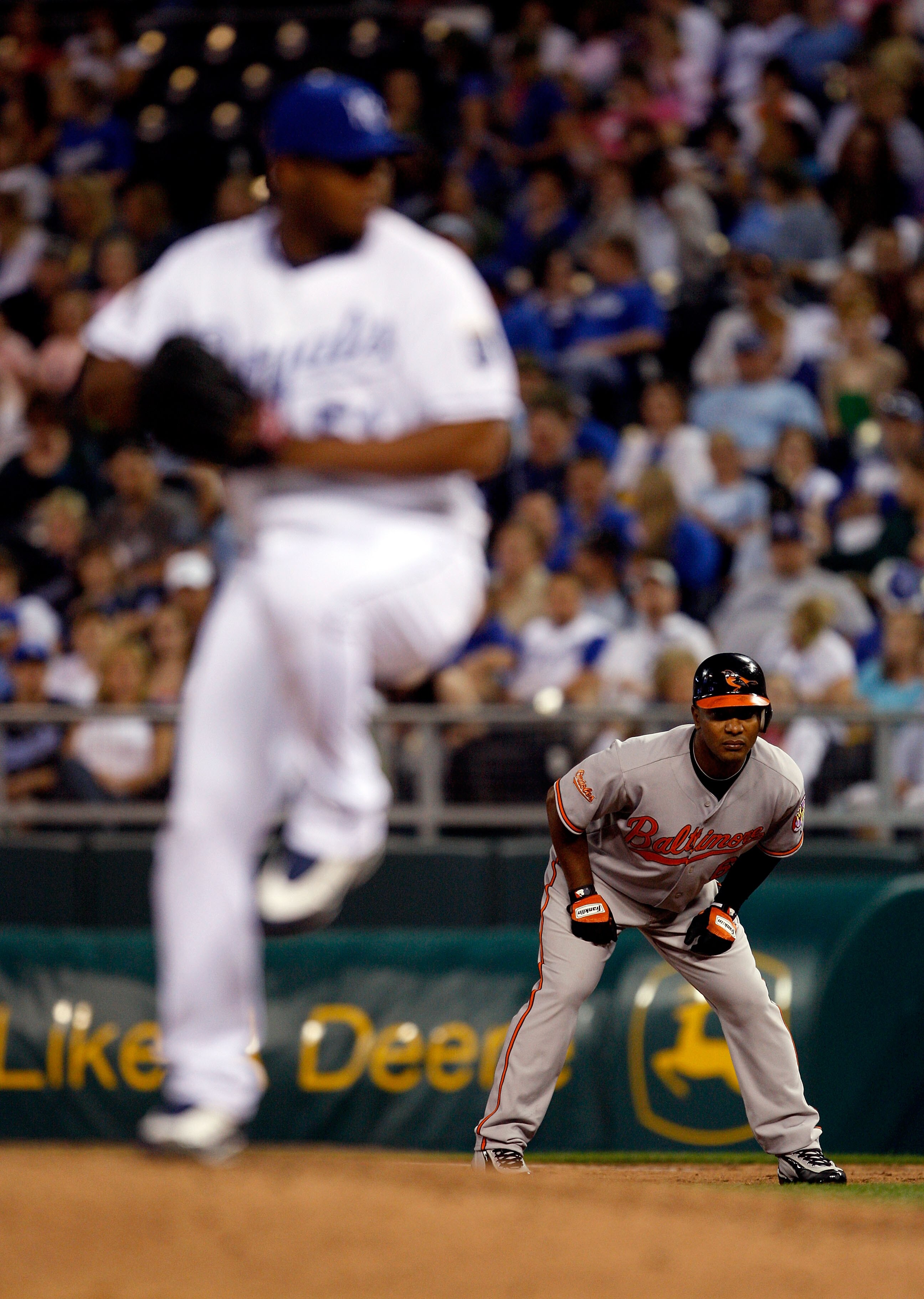 KANSAS CITY, MO - MAY 14:  Melvin Mora #6 of the Baltimore Orioles takes a lead as Robinson Tejada #51 of the Kansas City Royals during the game on May 14, 2009 at Kauffman Stadium in Kansas City, Missouri.  (Photo by Jamie Squire/Getty Images)