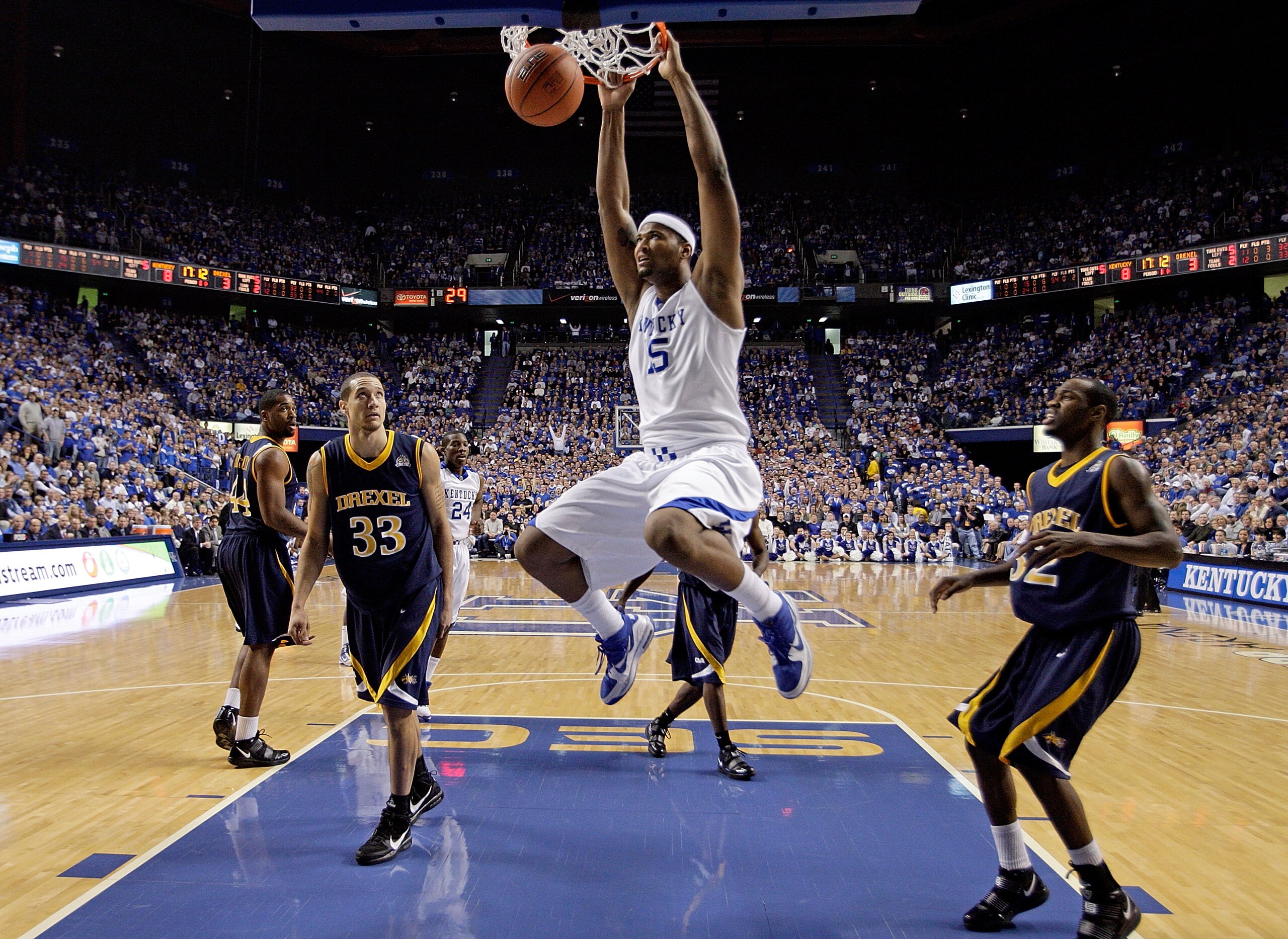 LEXINGTON, KY - DECEMBER 21:  DeMarcus Cousins #15 of the Kentucky Wildcats dunks the ball during the game against the Drexel Dragons at Rupp Arena on December 21, 2009 in Lexington, Kentucky.  (Photo by Andy Lyons/Getty Images)