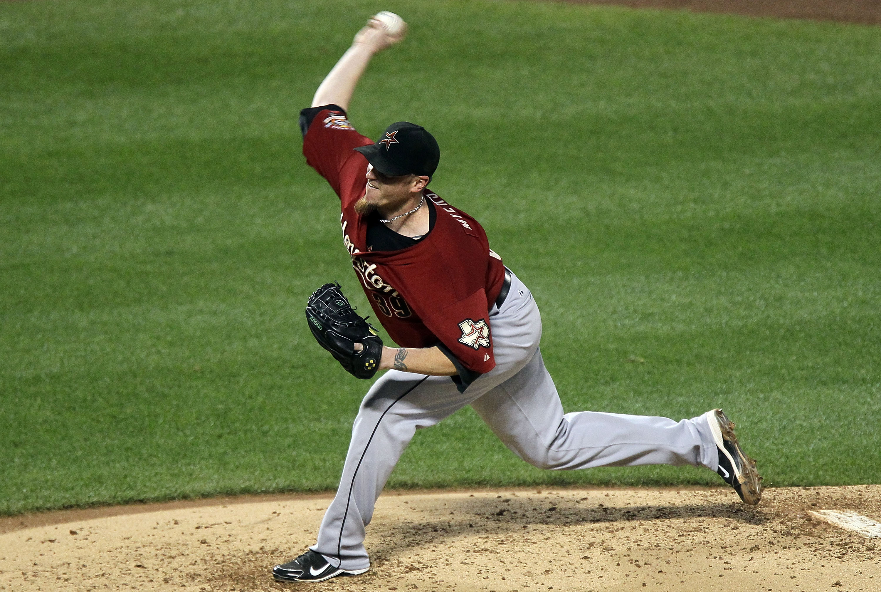 NEW YORK - AUGUST 28:  Brett Myers #39 of the Houston Astros delivers a pitch against the New York Mets on August 28, 2010 at Citi Field in the Flushing neighborhood of the Queens borough of New York City.  (Photo by Jim McIsaac/Getty Images)