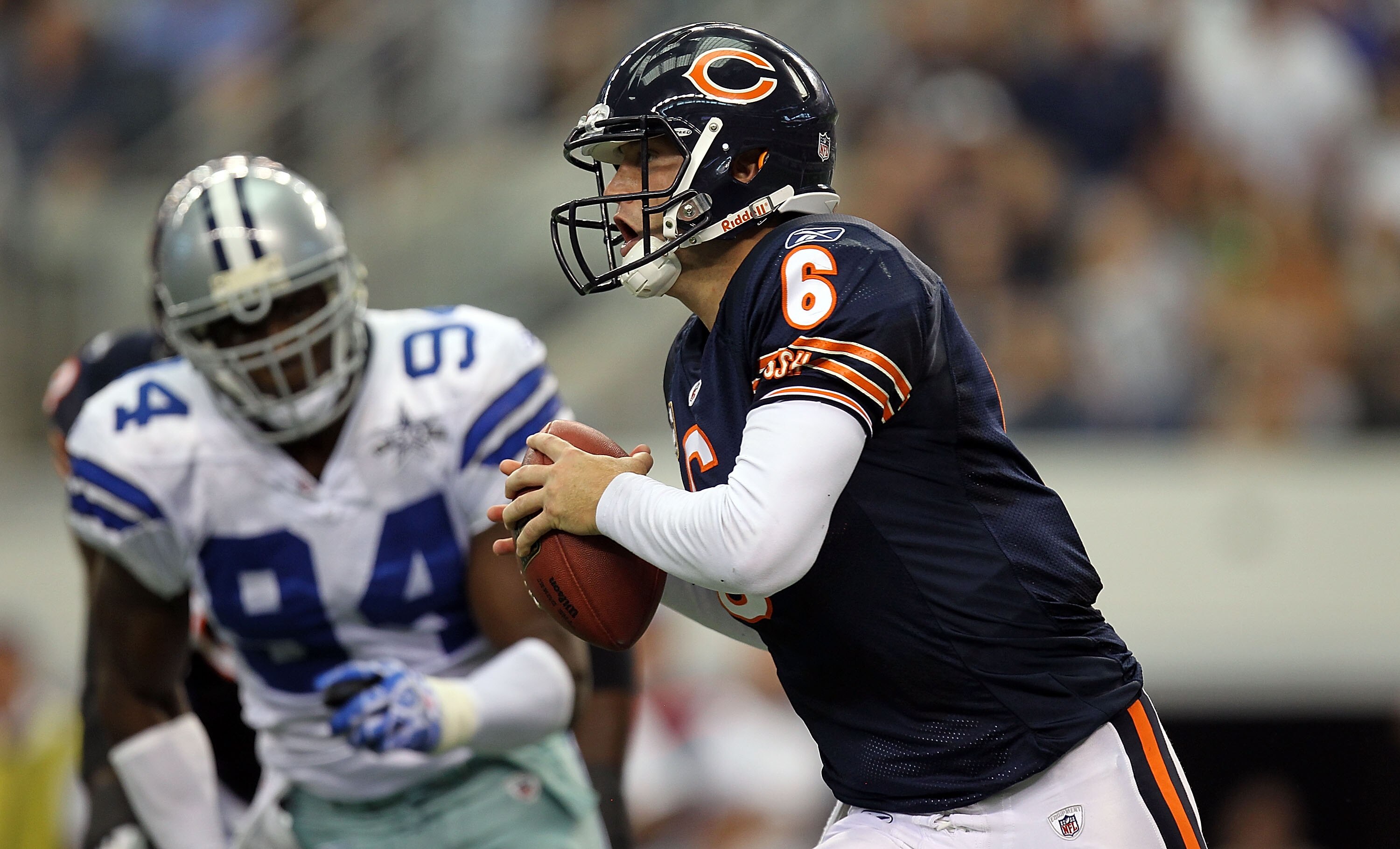 ARLINGTON, TX - SEPTEMBER 19:  Quarterback Jay Cutler #6 of the Chicago Bears looks to pass against the Dallas Cowboys at Cowboys Stadium on September 19, 2010 in Arlington, Texas.  (Photo by Ronald Martinez/Getty Images)