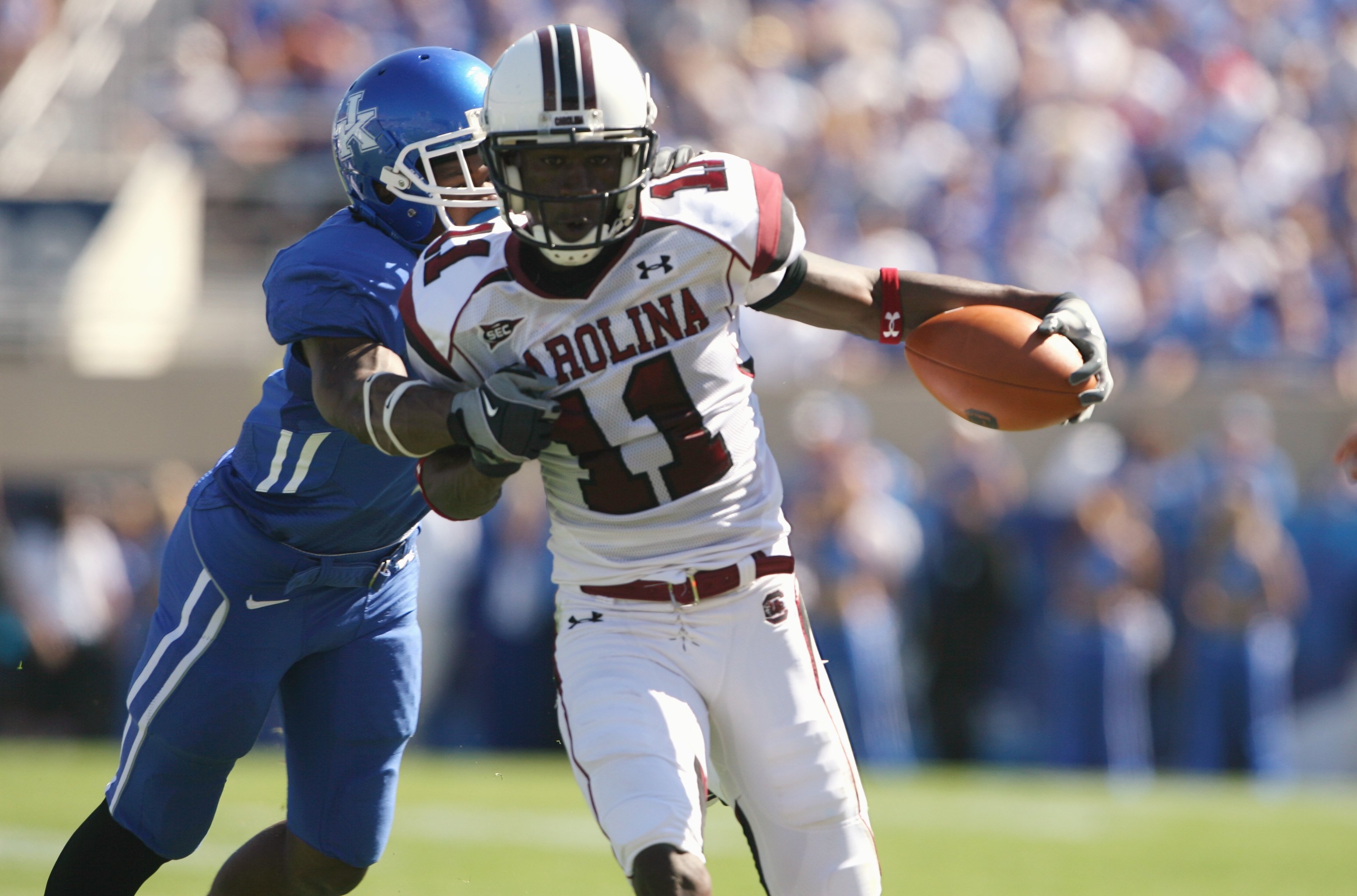 LEXINGTON, KY - OCTOBER 11:  Kenny McKinley #11 of the South Carolina Gamecocks runs the ball against the Kentucky Wildcats during the game at Commonwealth Stadium on October 11, 2008 in Lexington, Kentucky. South Carolina defeated Kentucky 24-17.   (Phot
