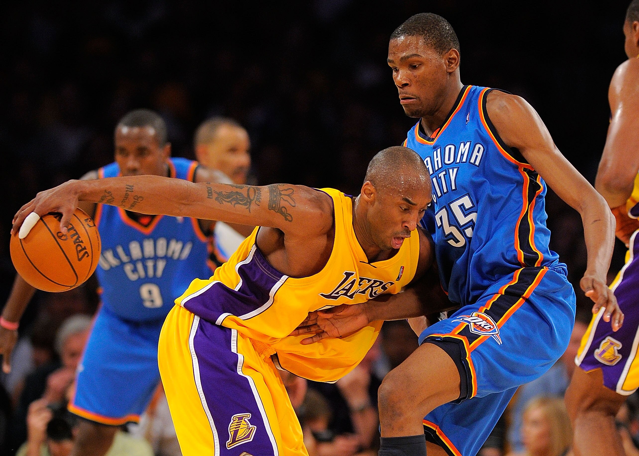 LOS ANGELES, CA - APRIL 27:  Kobe Bryant #24 of the Los Angeles Lakers drives on Kevin Durant #35 of the Oklahoma City Thunder in the first half during Game Two of the Western Conference Quarterfinals of the 2010 NBA Playoffs at Staples Center on April 27