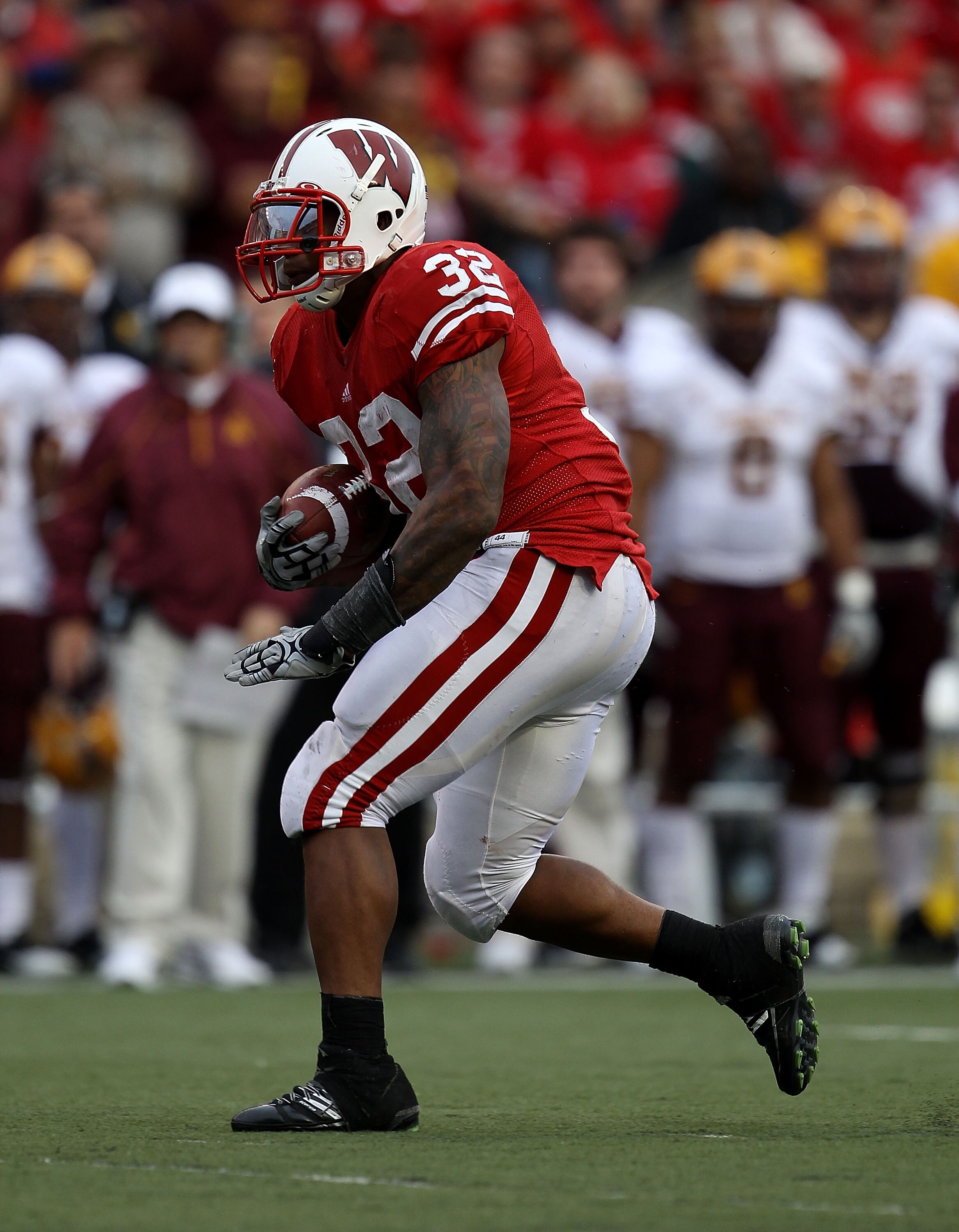 MADISON, WI - SEPTEMBER 18: John Clay #32 of the Wisconsin Badgers runs for a first down against the Arizona State Sun Devils at Camp Randall Stadium on September 18, 2010 in Madison, Wisconsin. Wisconsin defeated Arizona State 20-19. (Photo by Jonathan D