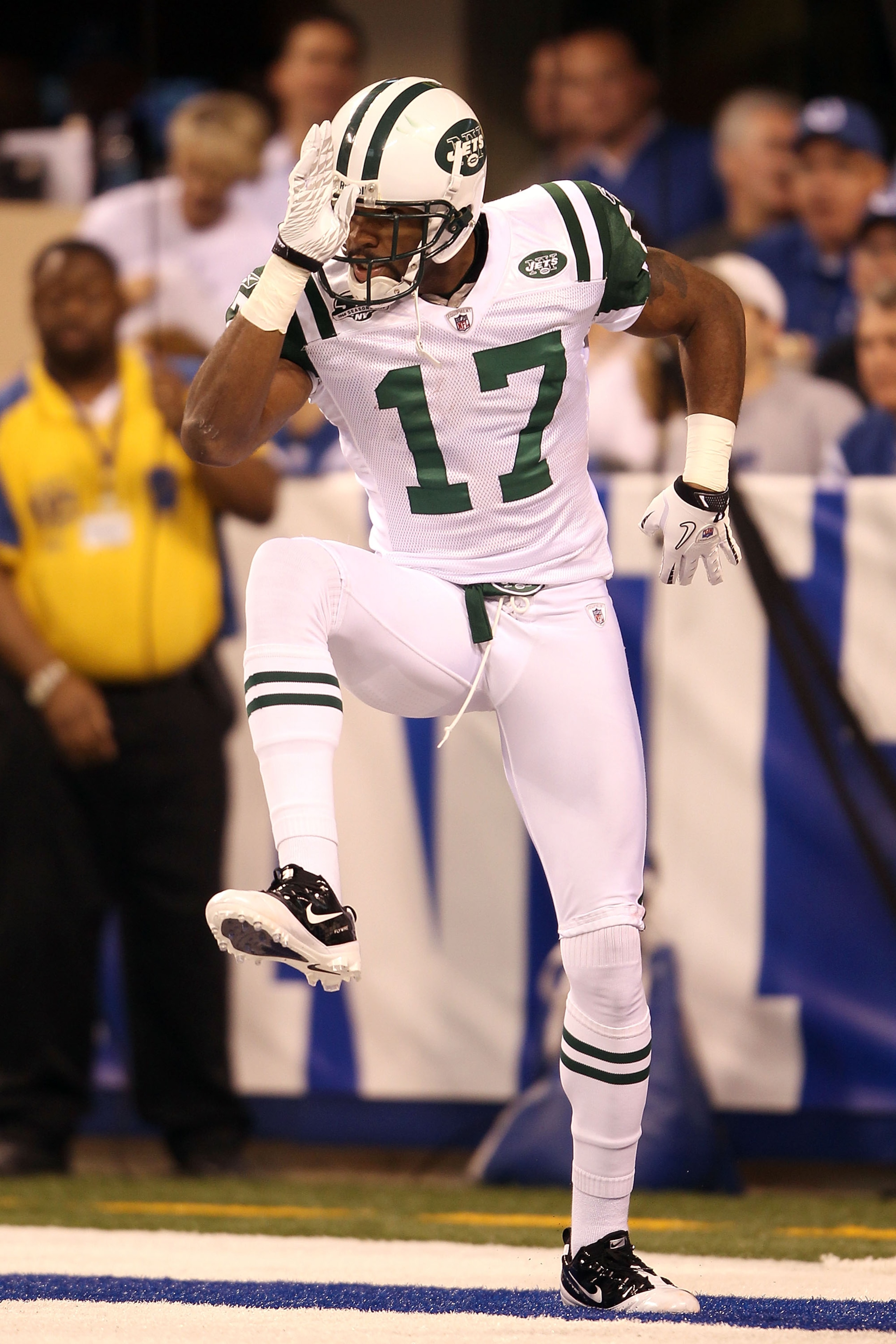 INDIANAPOLIS - JANUARY 24: Wide receiver Braylon Edwards #17 of the New York Jets celebrates in the endzone after catching an 80-yard touchdown pass in the second quarter against the Indianapolis Colts during the AFC Championship Game at Lucas Oil Stadiu INDIANAPOLIS - JANUARY 24: Wide receiver Braylon Edwards #17 of the New York Jets celebrates in the endzone after catching an 80-yard touchdown pass in the second quarter against the Indianapolis Colts during the AFC Championship Game at Lucas Oil Stadiu