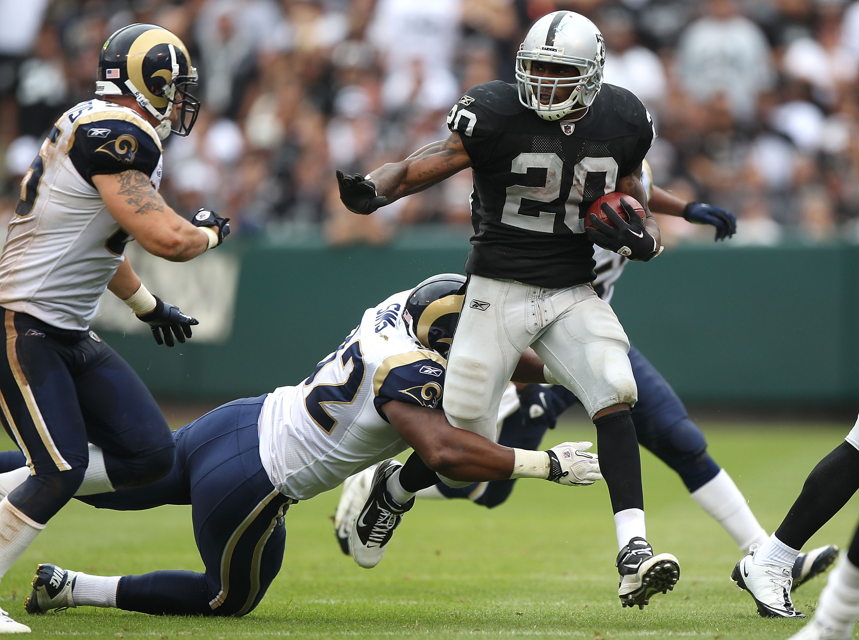 OAKLAND, CA - SEPTEMBER 19:  Darren McFadden #20 of the Oakland Raiders runs against the St. Louis Rams during an NFL game at Oakland-Alameda County Coliseum on September 19, 2010 in Oakland, California.  (Photo by Jed Jacobsohn/Getty Images)