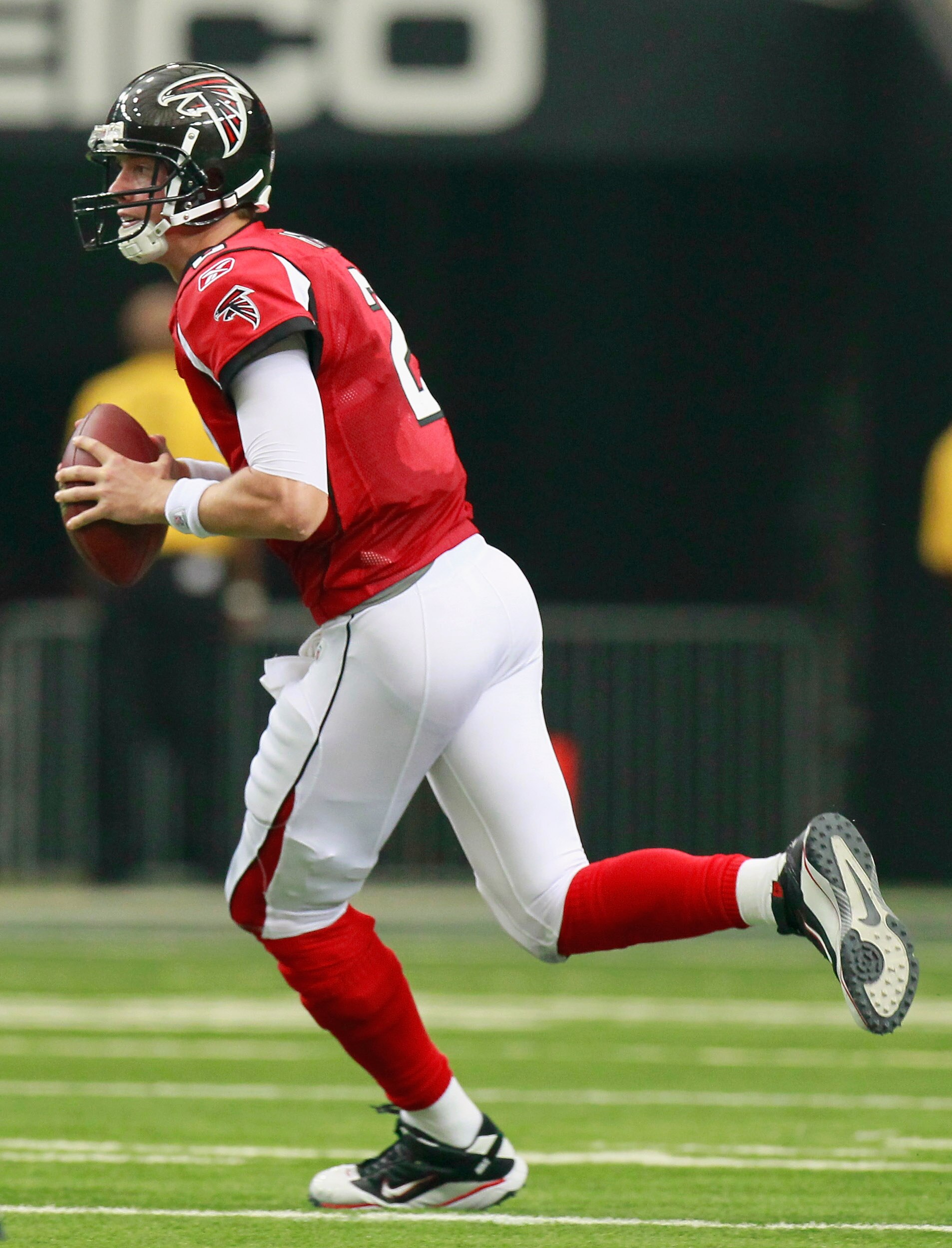 ATLANTA - SEPTEMBER 19:  Quarterback Matt Ryan #2 of the Atlanta Falcons looks to pass against the Arizona Cardinals at Georgia Dome on September 19, 2010 in Atlanta, Georgia.  (Photo by Kevin C. Cox/Getty Images)