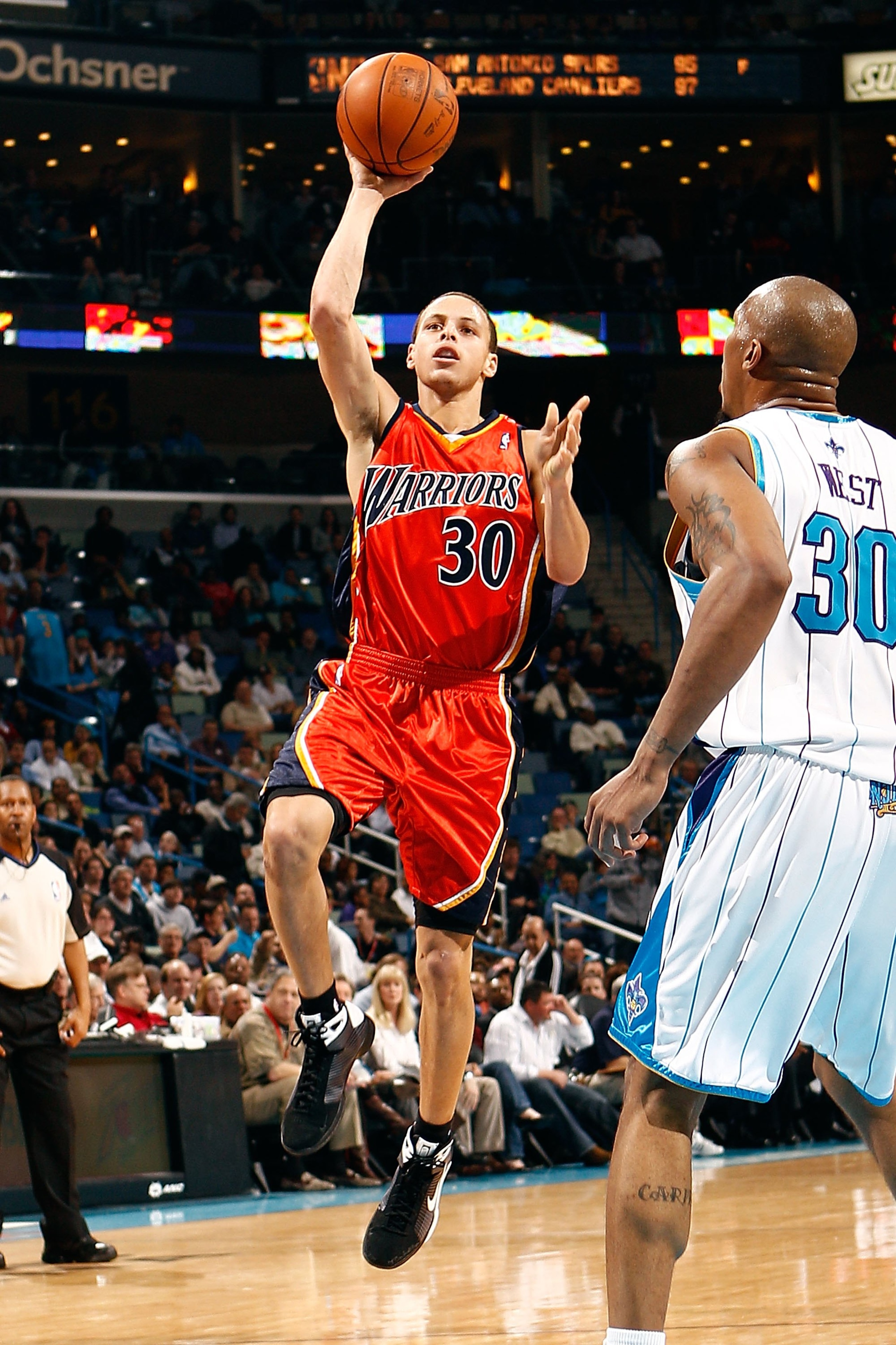 NEW ORLEANS - MARCH 08:  Stephen Curry #30 of the Golden State Warriors shoots the ball against the New Orleans Hornets at New Orleans Arena on March 8, 2010 in New Orleans, Louisiana.  NOTE TO USER: User expressly acknowledges and agrees that, by downloa