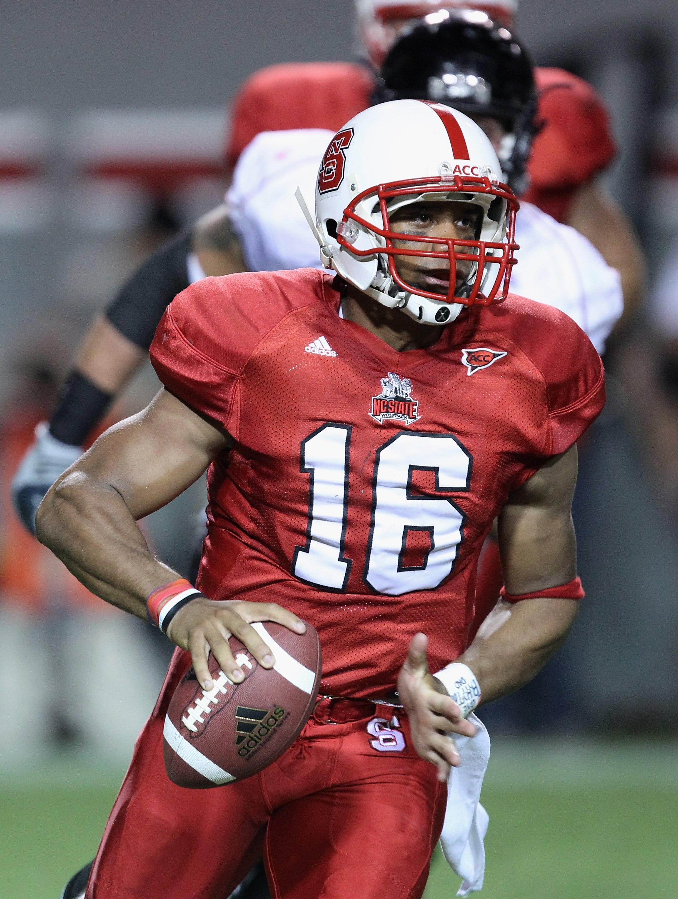 RALEIGH, NC - SEPTEMBER 16:  Russell Wilson #16 of the North Carolina State Wolfpack runs with the ball against the Cincinnati Bearcats during their game at Carter-Finley Stadium on September 16, 2010 in Raleigh, North Carolina.  (Photo by Streeter Lecka/