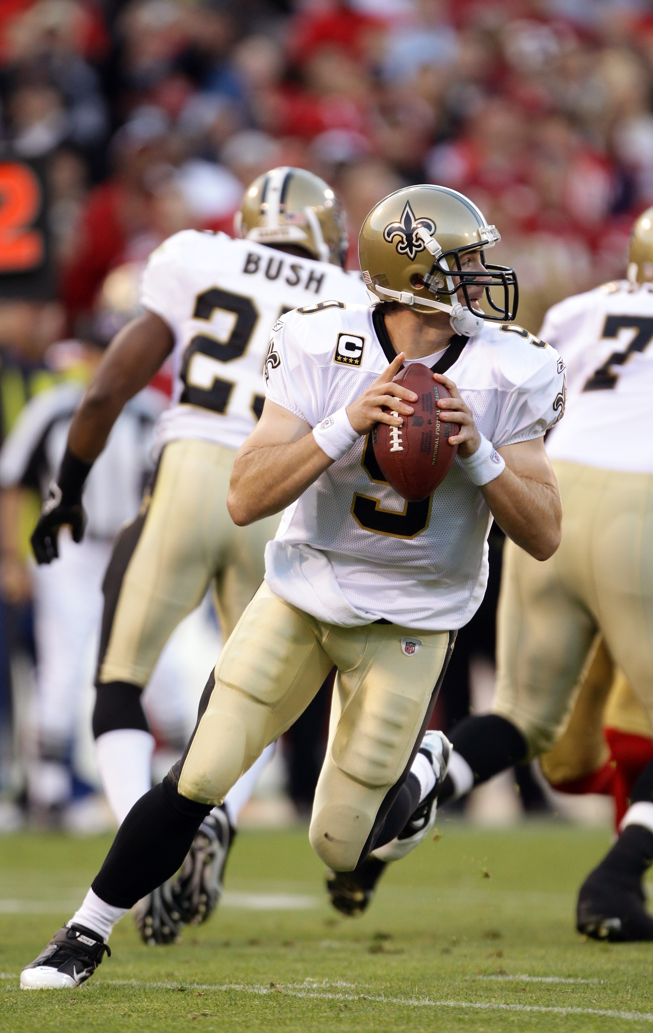 SAN FRANCISCO - SEPTEMBER 20:  Drew Brees #9 of the New Orleans Saints in action against the San Francisco 49ers at Candlestick Park on September 20, 2010 in San Francisco, California.  (Photo by Ezra Shaw/Getty Images)