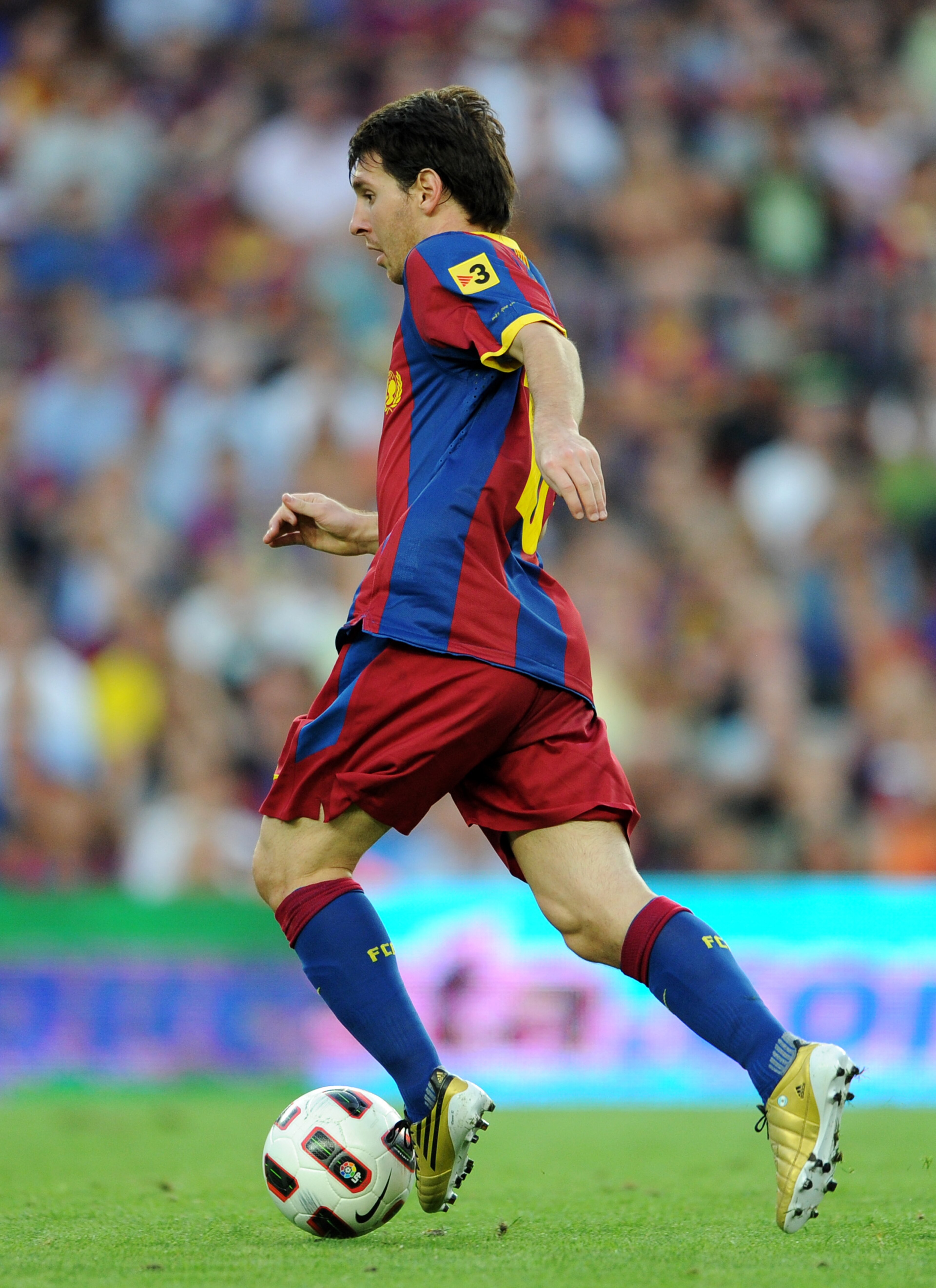 BARCELONA, SPAIN - SEPTEMBER 11: Lionel Messi of Barcelona runs with the ball during the La Liga match between Barcelona and Hercules at the Camp Nou stadium on September 11, 2010 in Barcelona, Spain. Barcelona lost the match 2-0. (Photo by Jasper Juine BARCELONA, SPAIN - SEPTEMBER 11: Lionel Messi of Barcelona runs with the ball during the La Liga match between Barcelona and Hercules at the Camp Nou stadium on September 11, 2010 in Barcelona, Spain. Barcelona lost the match 2-0. (Photo by Jasper Juine