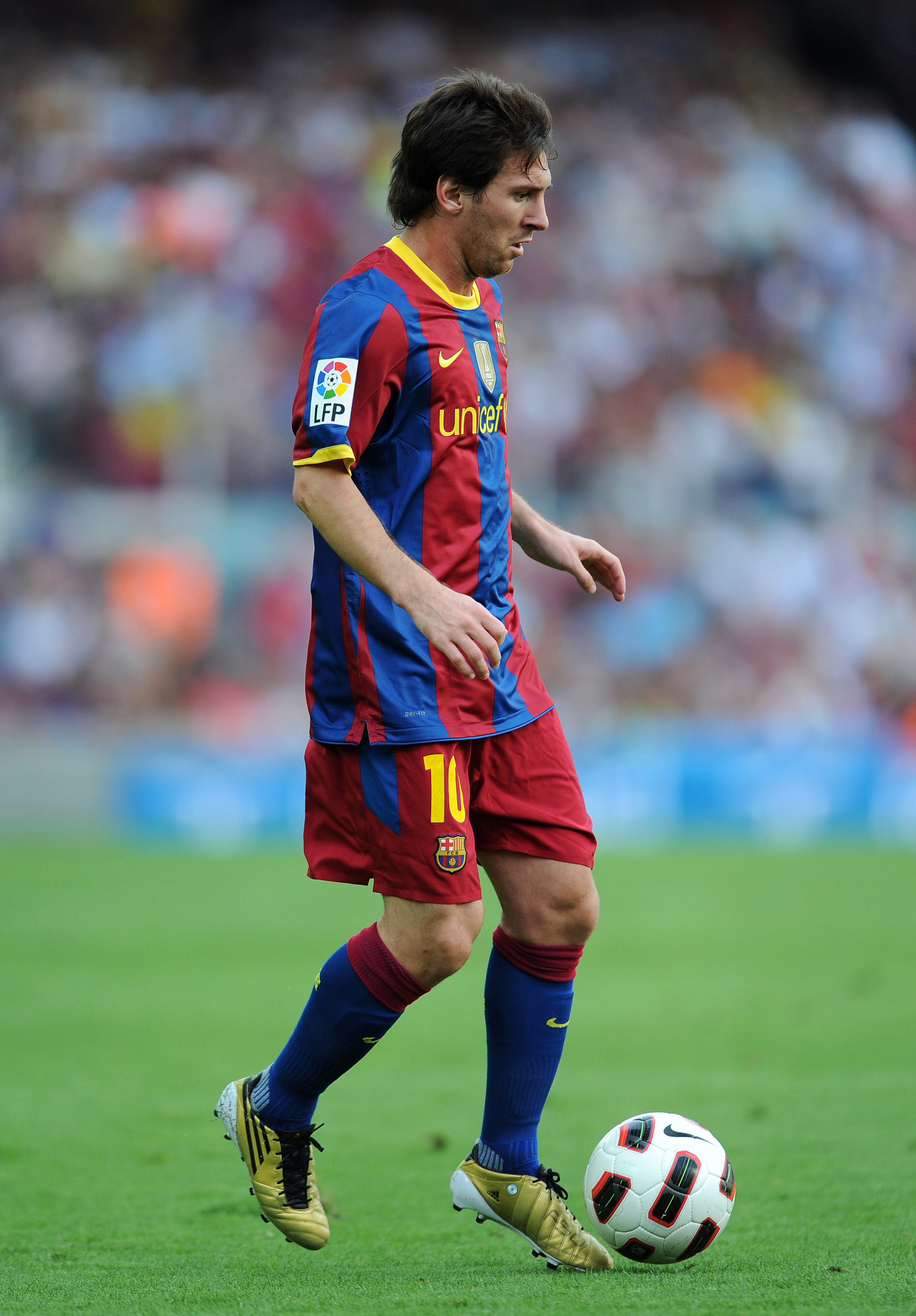 BARCELONA, SPAIN - SEPTEMBER 11: Lionel Messi of Barcelona controls the ball during the La Liga match between Barcelona and Hercules at the Camp Nou stadium on September 11, 2010 in Barcelona, Spain. Barcelona lost the match 2-0. (Photo by Jasper Juinen BARCELONA, SPAIN - SEPTEMBER 11: Lionel Messi of Barcelona controls the ball during the La Liga match between Barcelona and Hercules at the Camp Nou stadium on September 11, 2010 in Barcelona, Spain. Barcelona lost the match 2-0. (Photo by Jasper Juinen