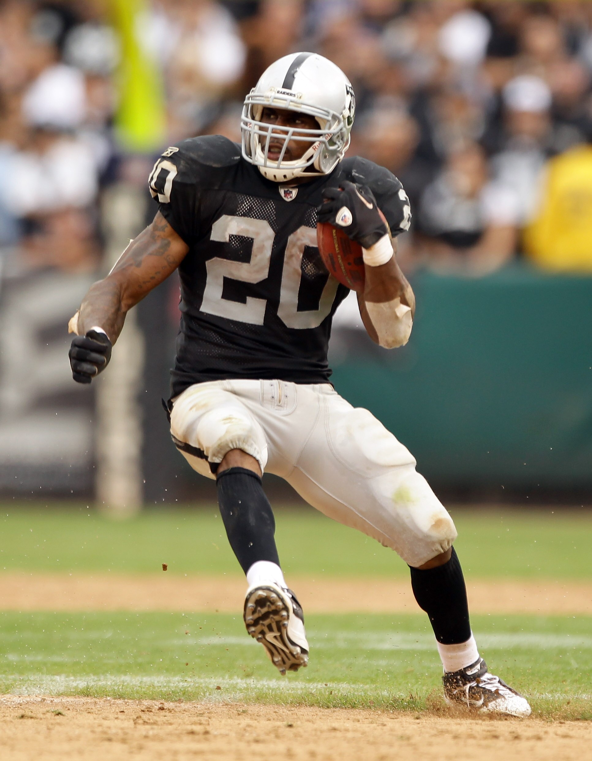 OAKLAND, CA - SEPTEMBER 19:  Darren McFadden #20 of the Oakland Raiders runs with the ball during their game against the St. Louis Rams at the Oakland-Alameda County Coliseum on September 19, 2010 in Oakland, California.  (Photo by Ezra Shaw/Getty Images)