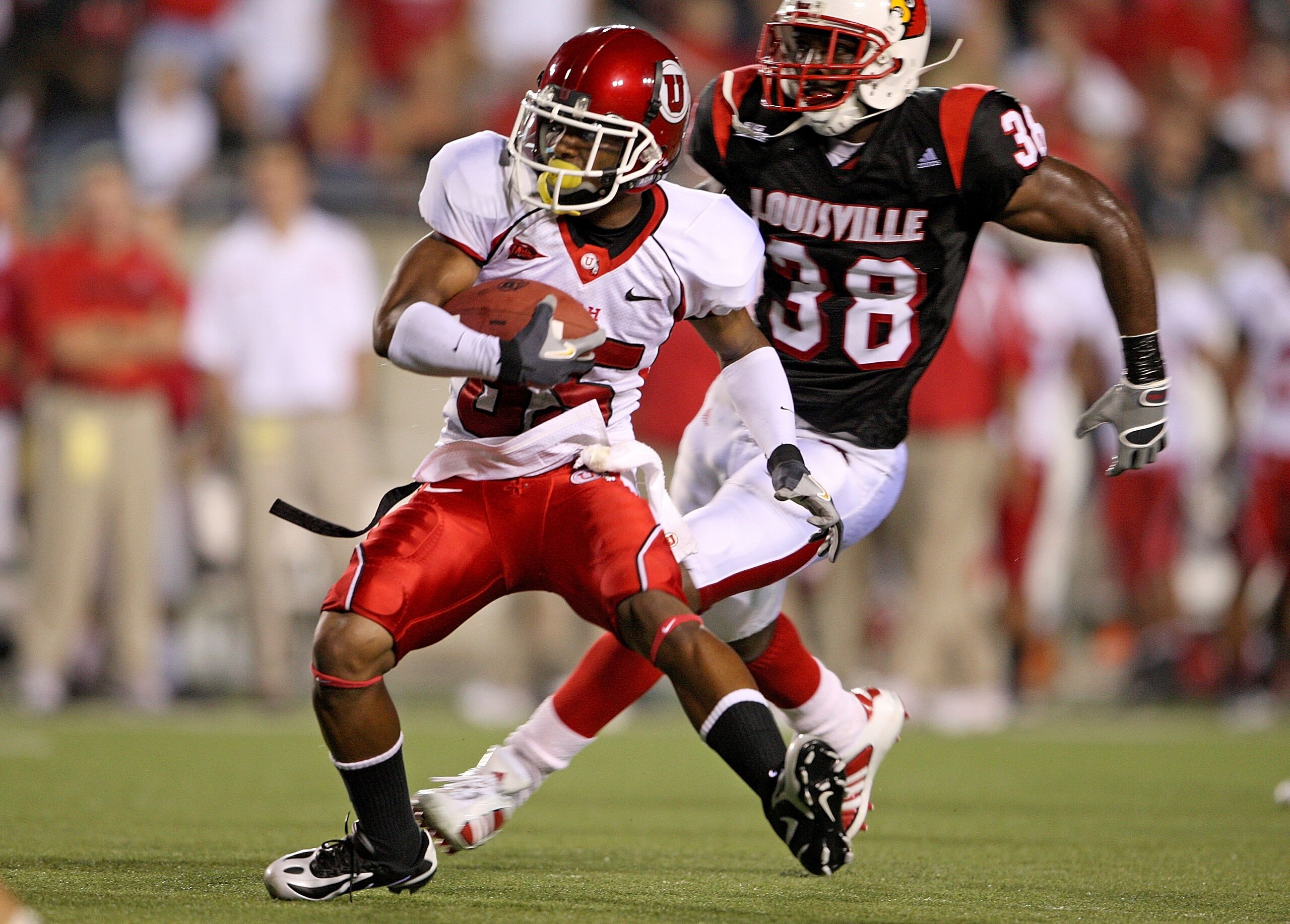 LOUISVILLE, KY - OCTOBER 05:  Jereme Brooks #85  of the Utah Utes runs with the ball after a reception against the Louisville Cardinal October 5, 2007 at Papa John's Cardinal Stadium in Louisville, Kentucky.  (Photo by Andy Lyons/Getty Images)