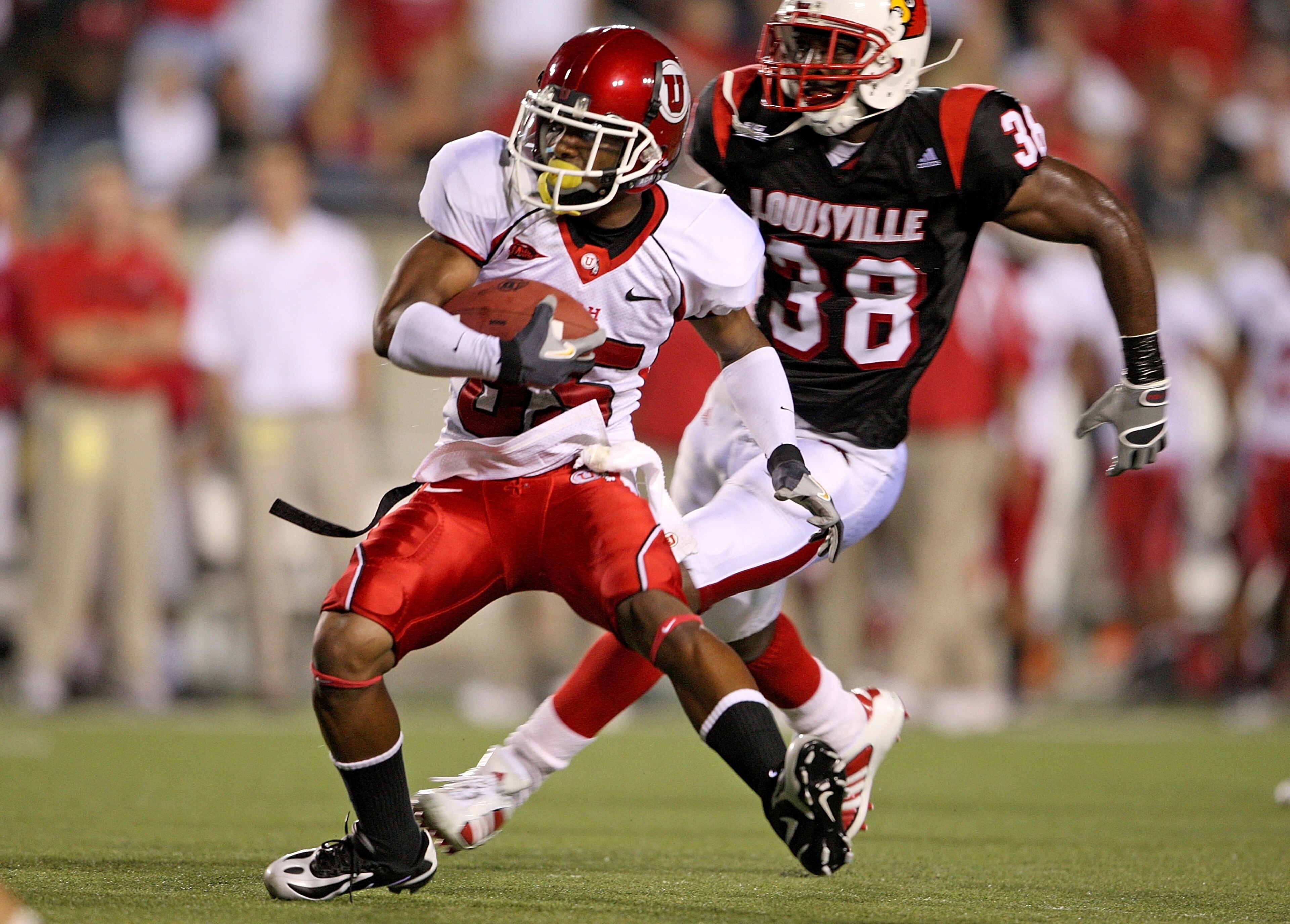 LOUISVILLE, KY - OCTOBER 05:  Jereme Brooks #85  of the Utah Utes runs with the ball after a reception against the Louisville Cardinal October 5, 2007 at Papa John's Cardinal Stadium in Louisville, Kentucky.  (Photo by Andy Lyons/Getty Images)