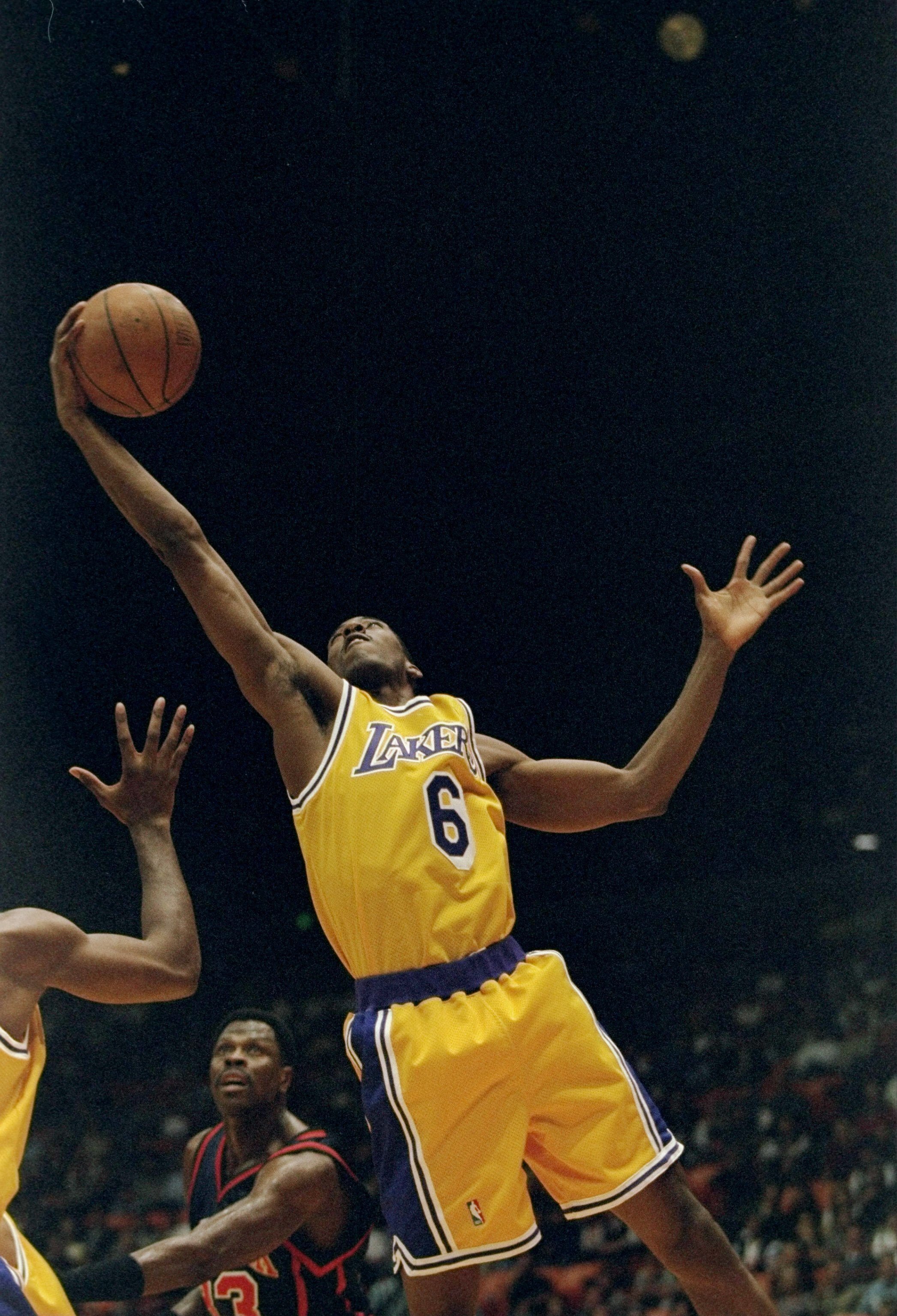 7 Nov 1997:  Forward Eddie Jones of the Los Angeles Lakers drives to the basket during a game against the New York Knicks at the Great Western Forum in Inglewood, California. Mandatory Credit: Todd Warshaw  /Allsport