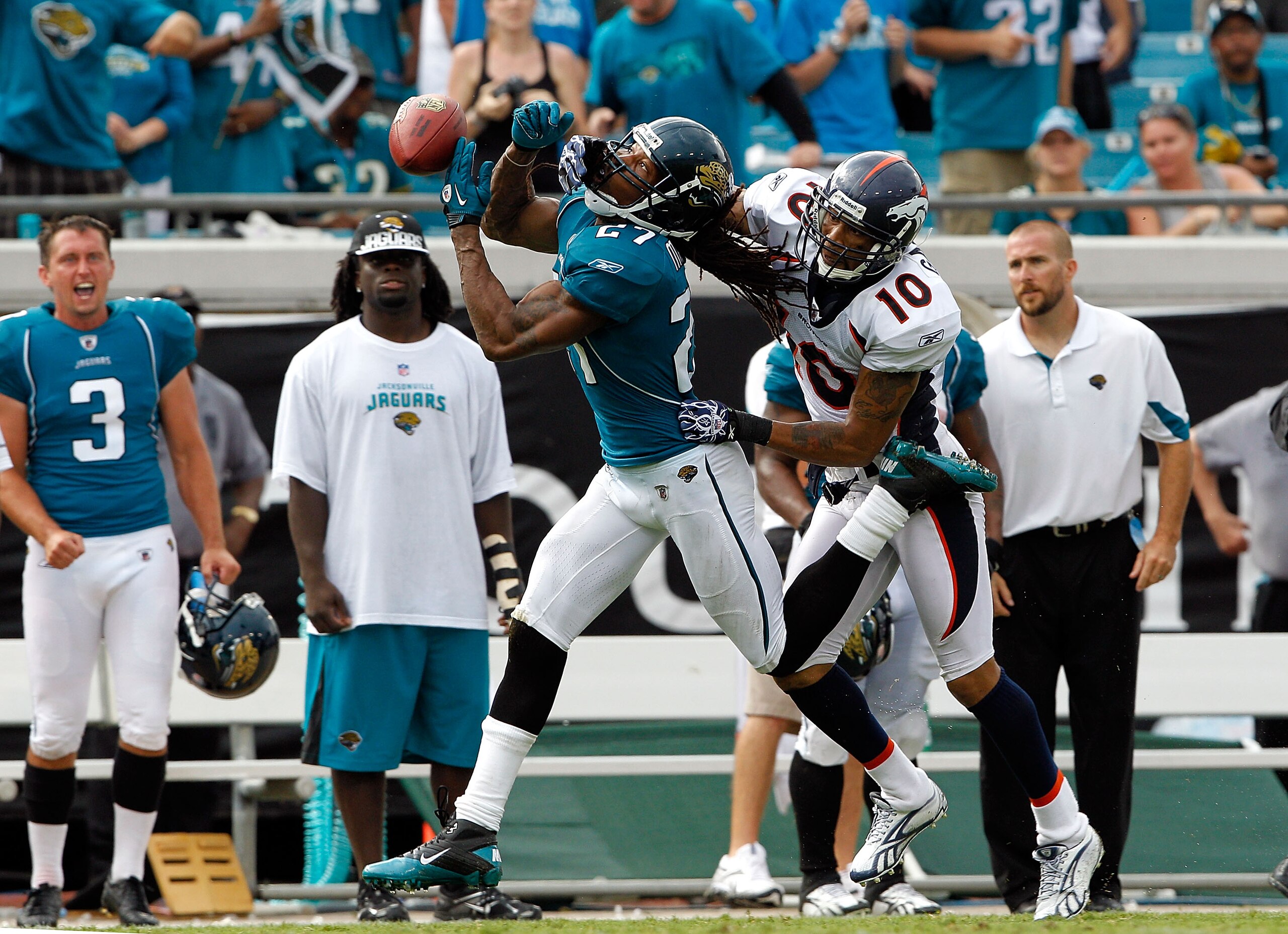 JACKSONVILLE, FL - SEPTEMBER 12:  Rashean Mathis #27 of the Jacksonville Jaguars attempts to make an interception against Jabar Gaffney #10 of the Denver Broncos during the NFL season opener game at EverBank Field on September 12, 2010 in Jacksonville, Fl